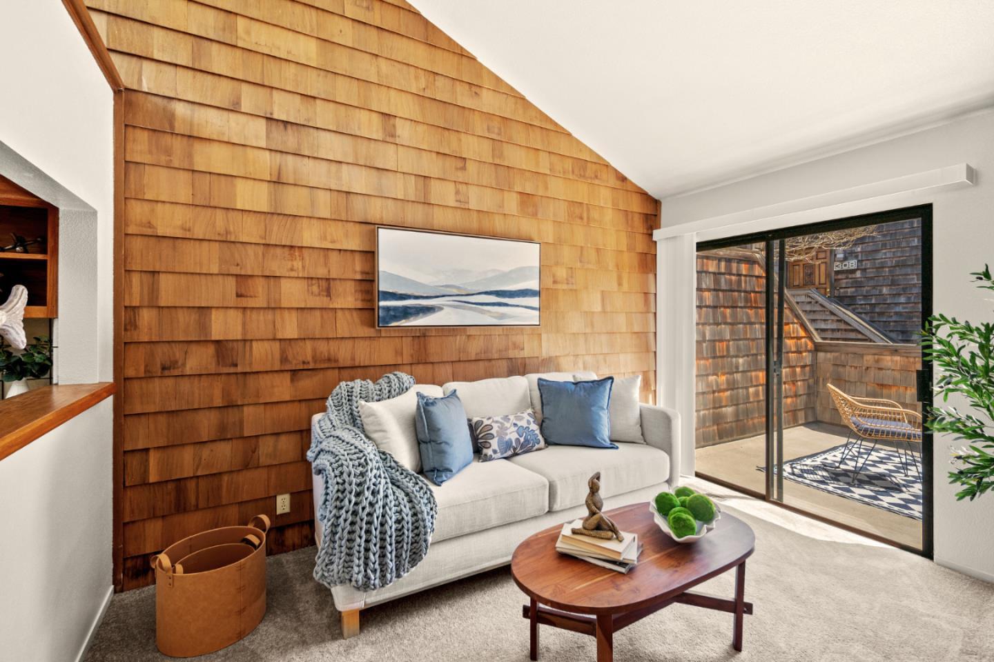 461 Dela Vina Avenue 209