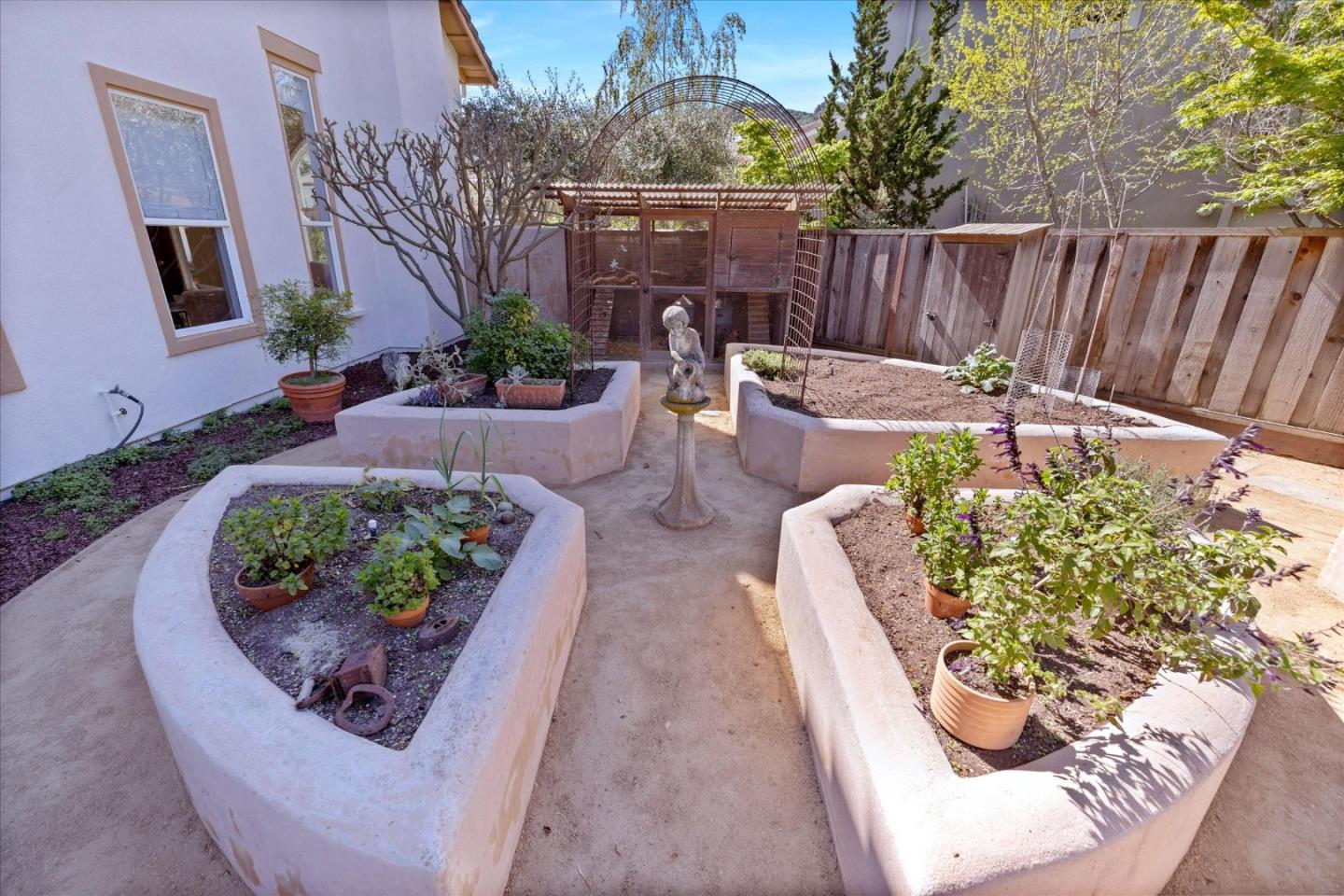 1136 Eagle Cliff Court