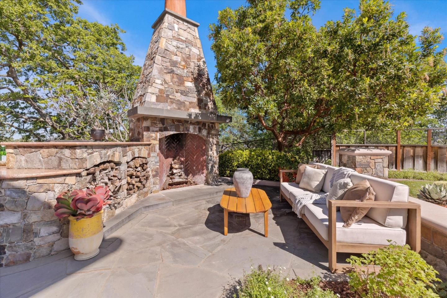 1136 Eagle Cliff Court