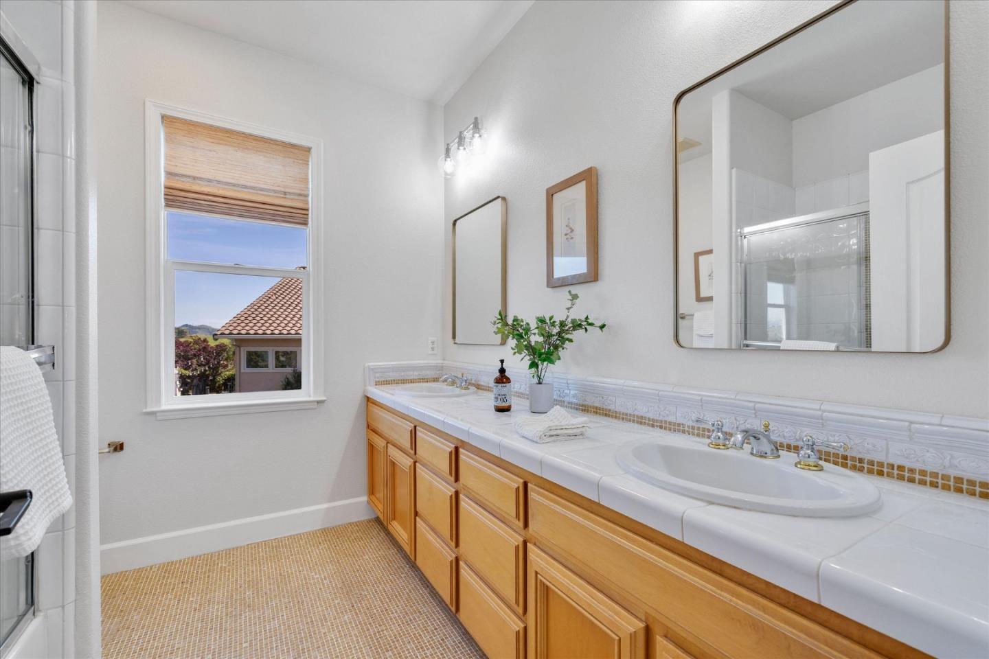 1136 Eagle Cliff Court