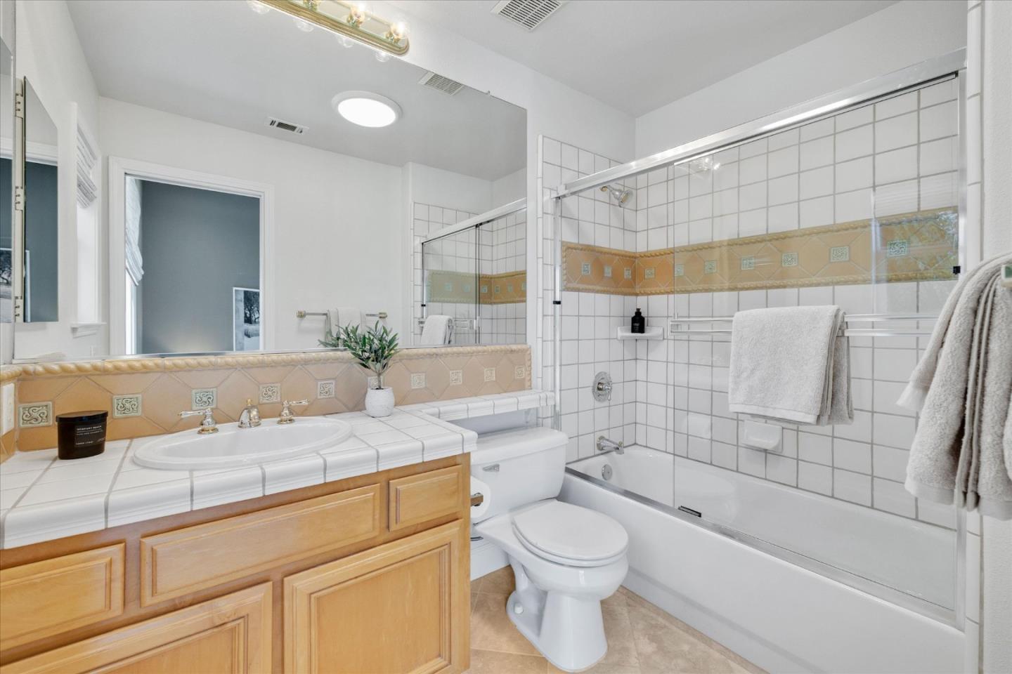 1136 Eagle Cliff Court