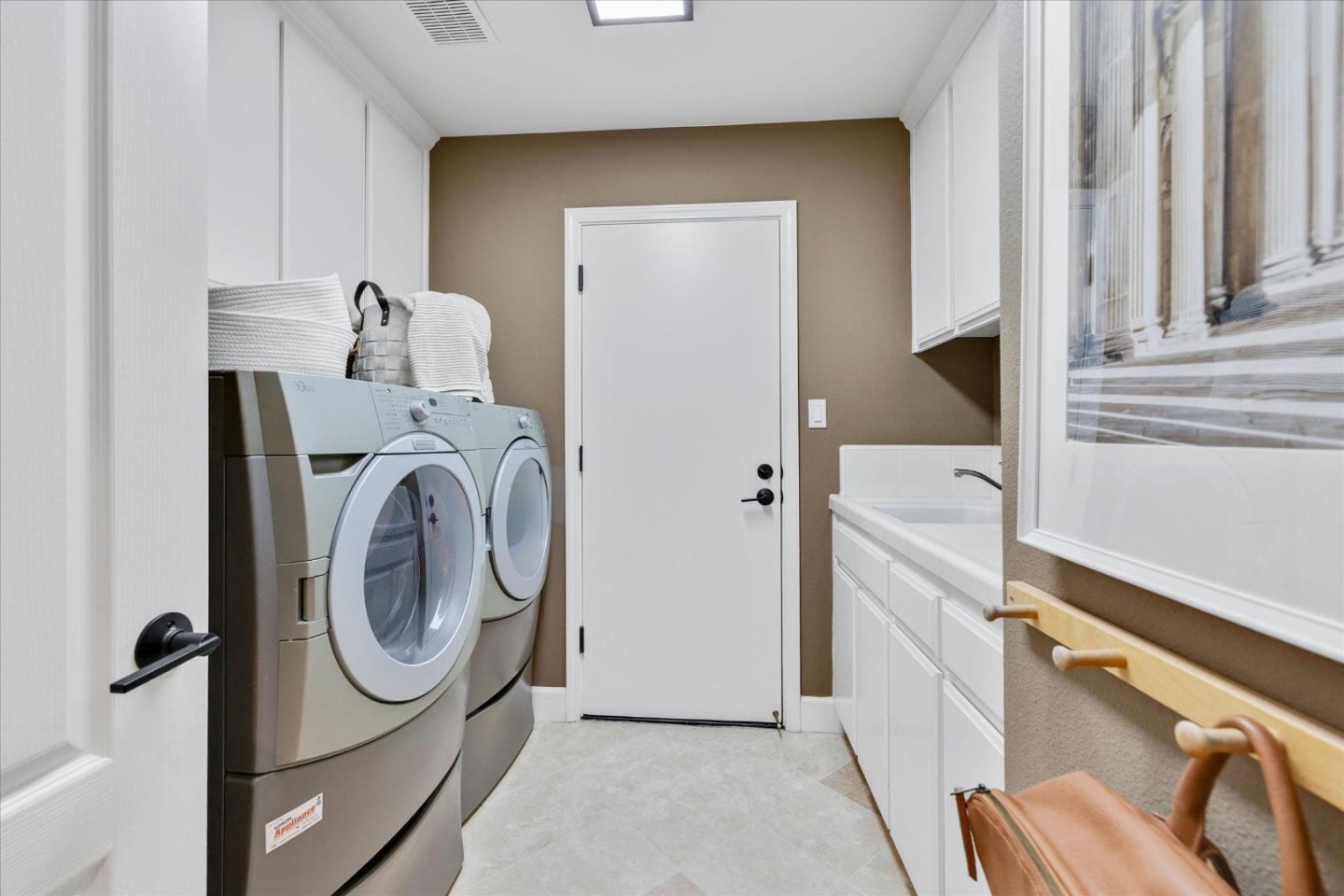 1136 Eagle Cliff Court