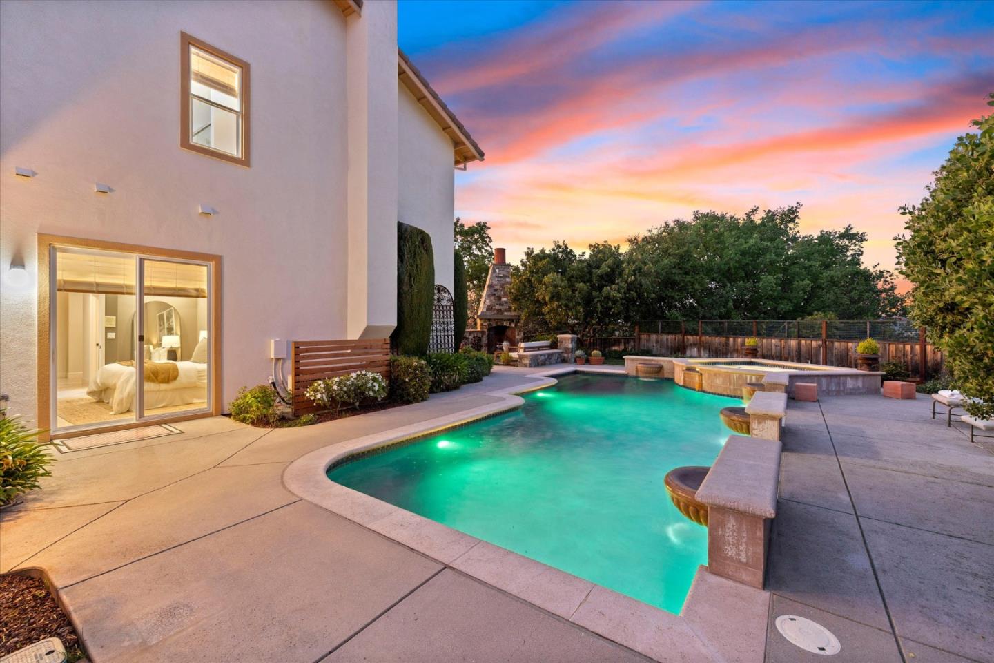 1136 Eagle Cliff Court