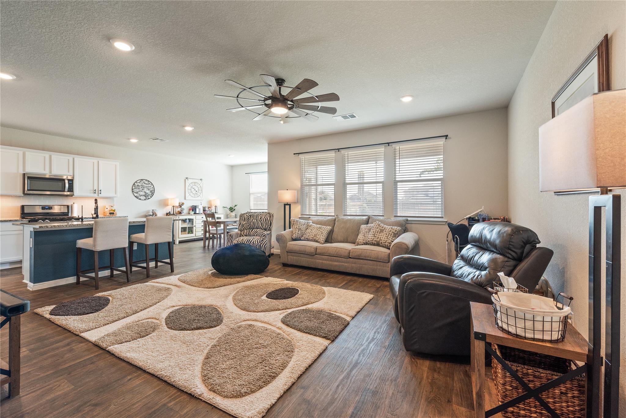 205 Strand LN