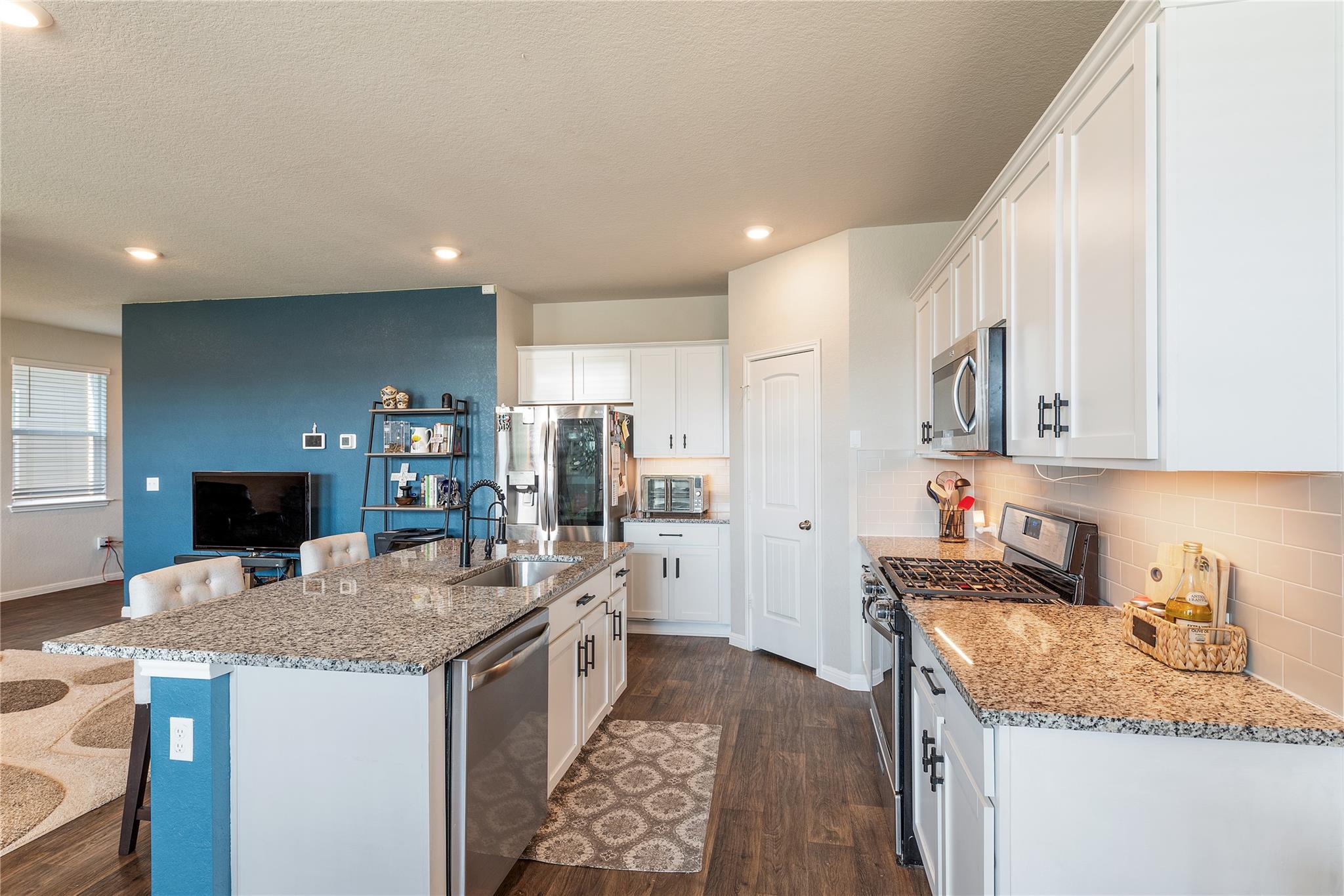 205 Strand LN