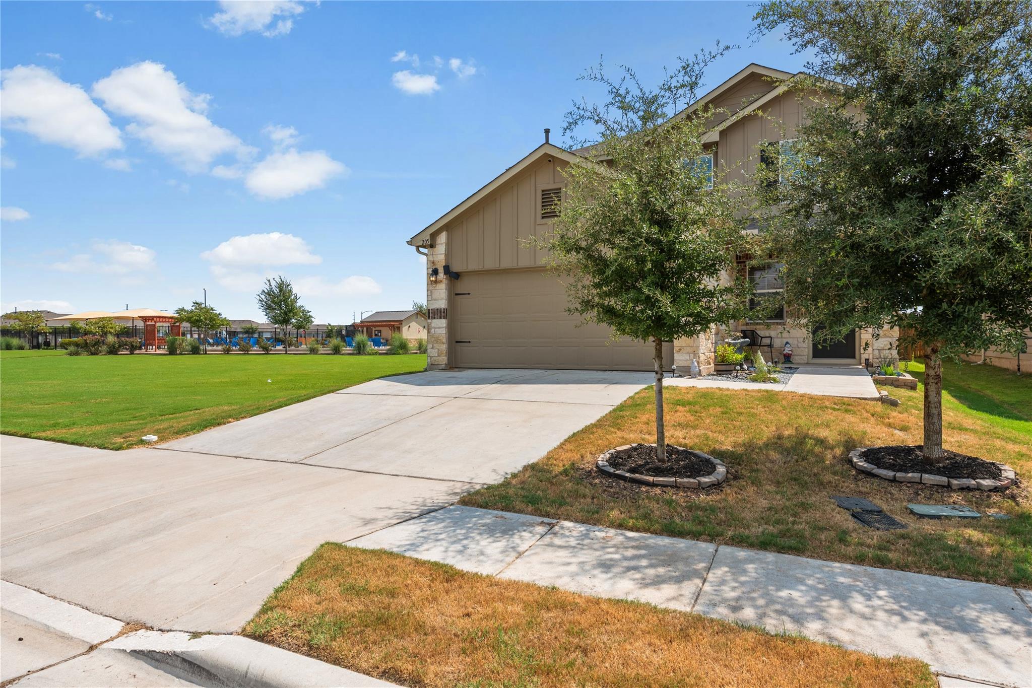 205 Strand LN