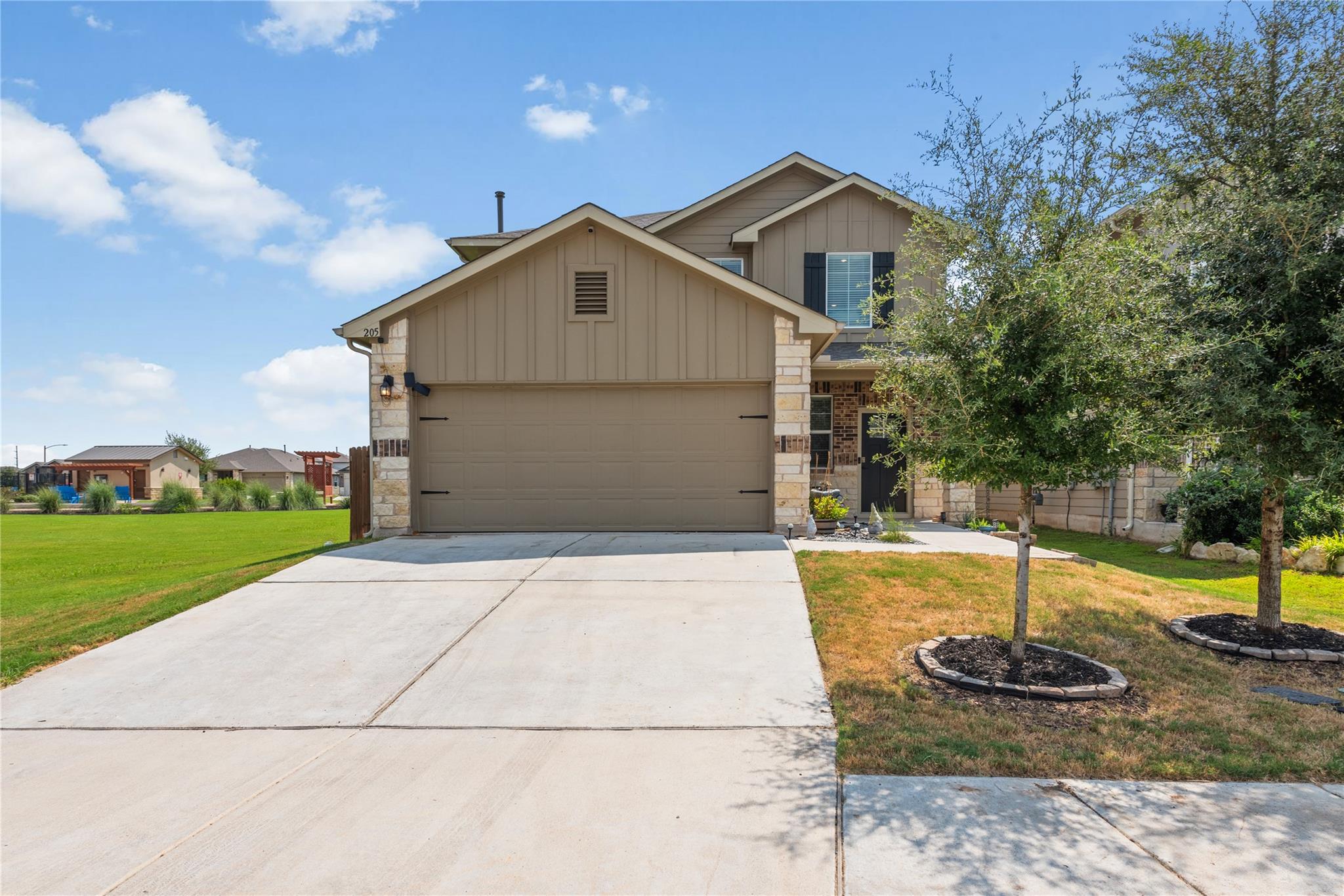 205 Strand LN