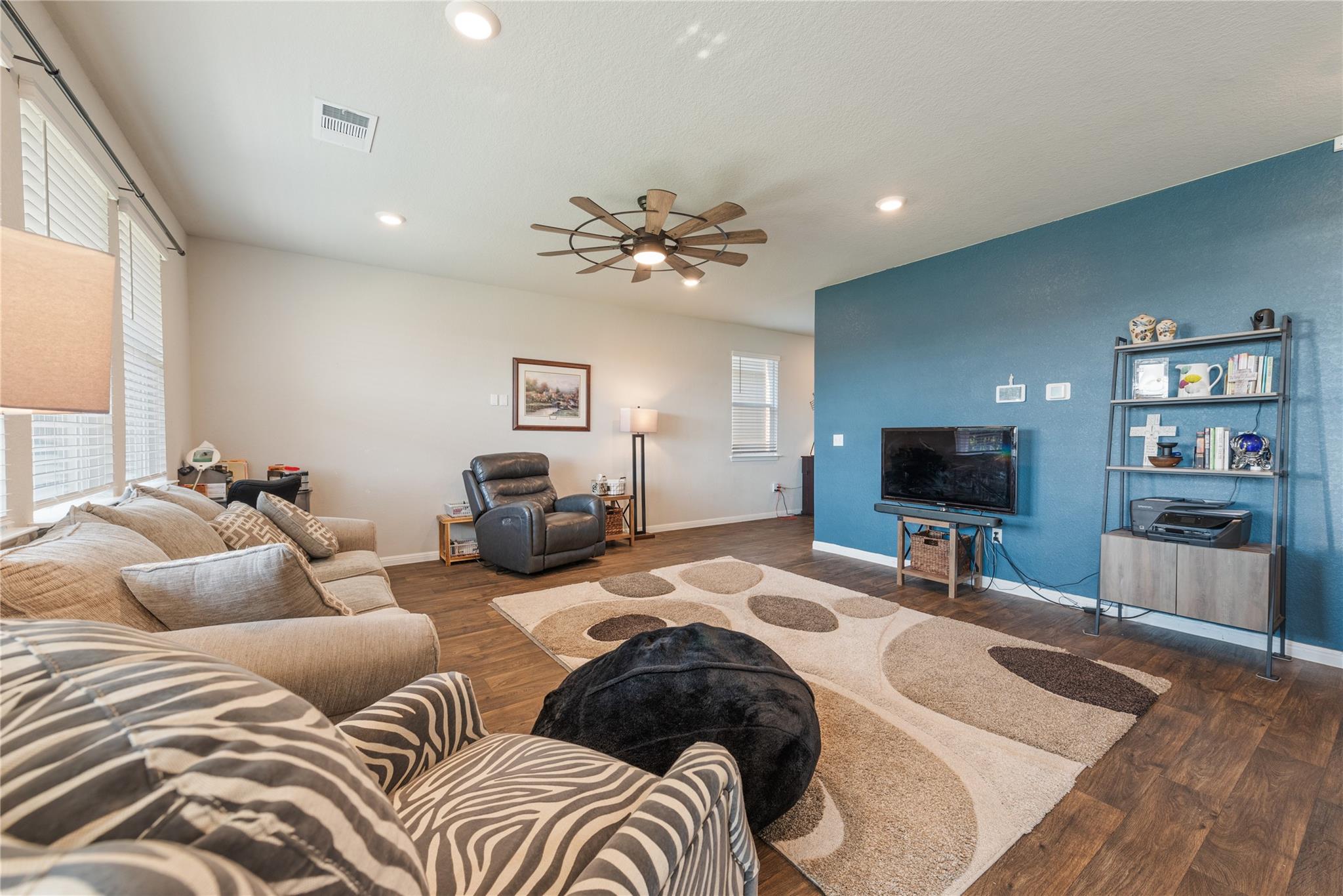 205 Strand LN