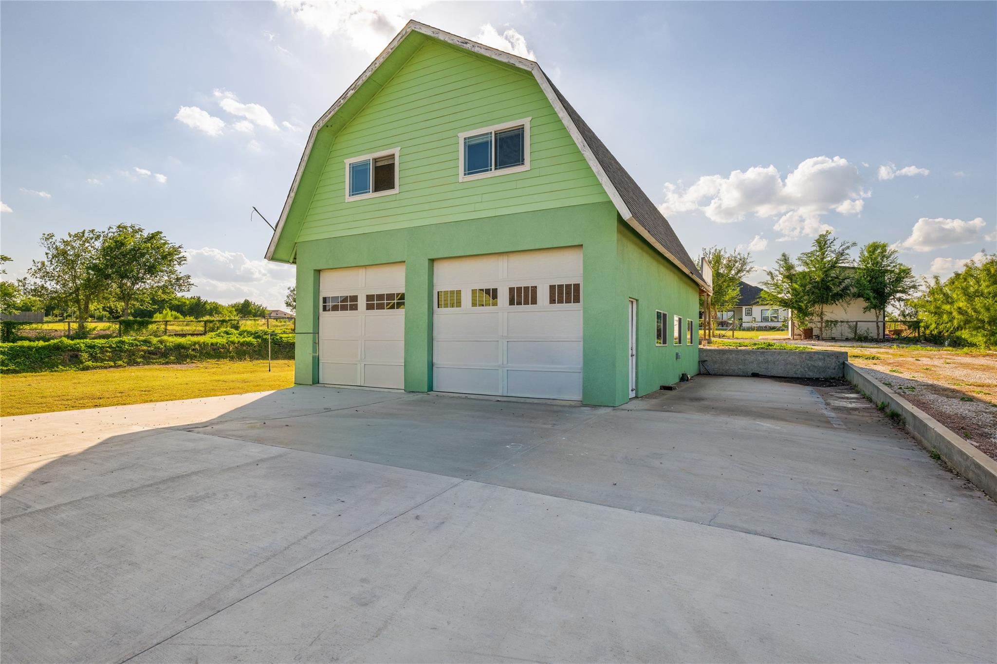 459 E Ridge LN
