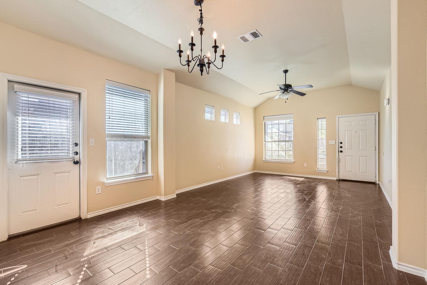 107 Creekside Villa DR