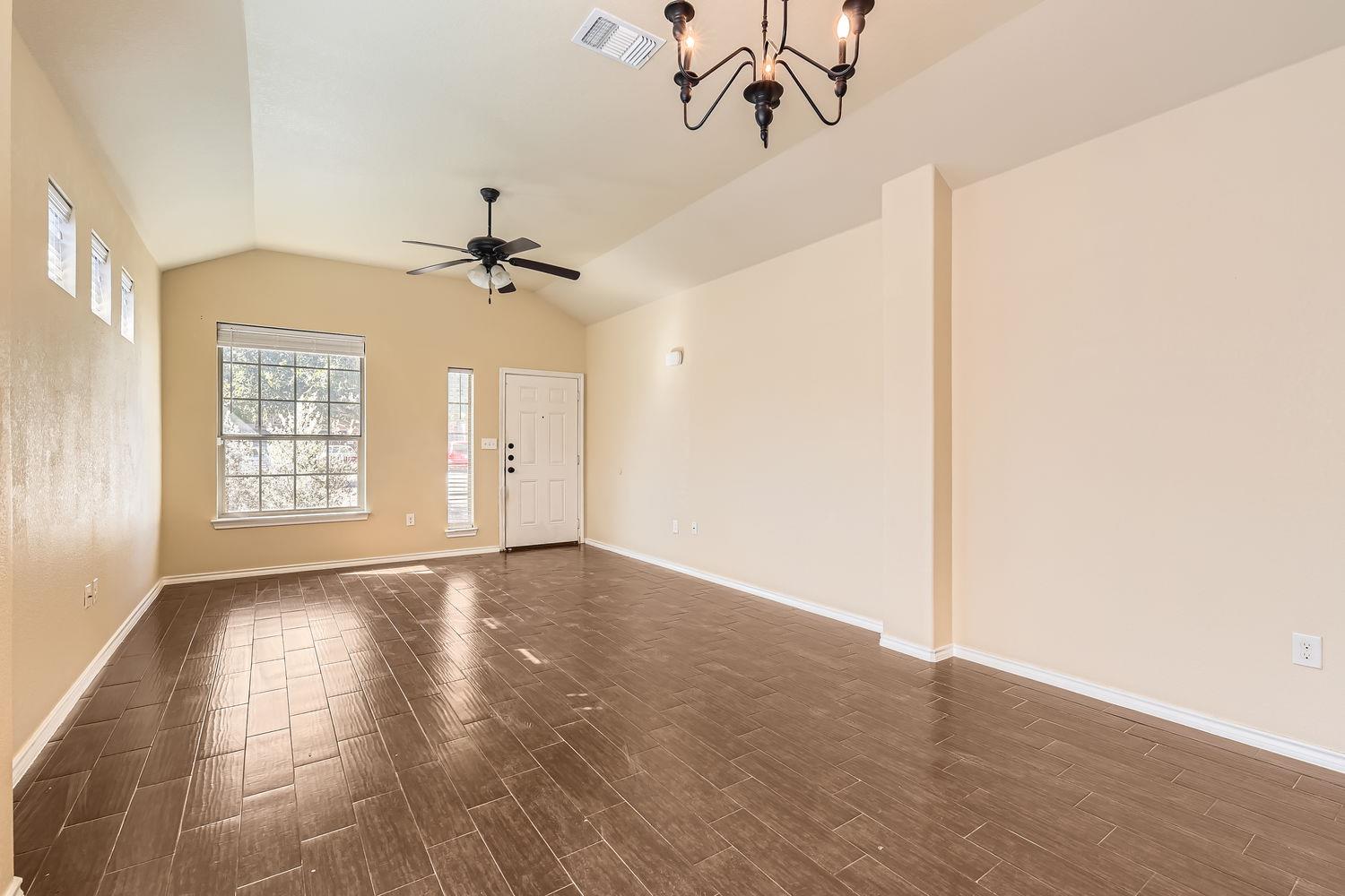 107 Creekside Villa DR