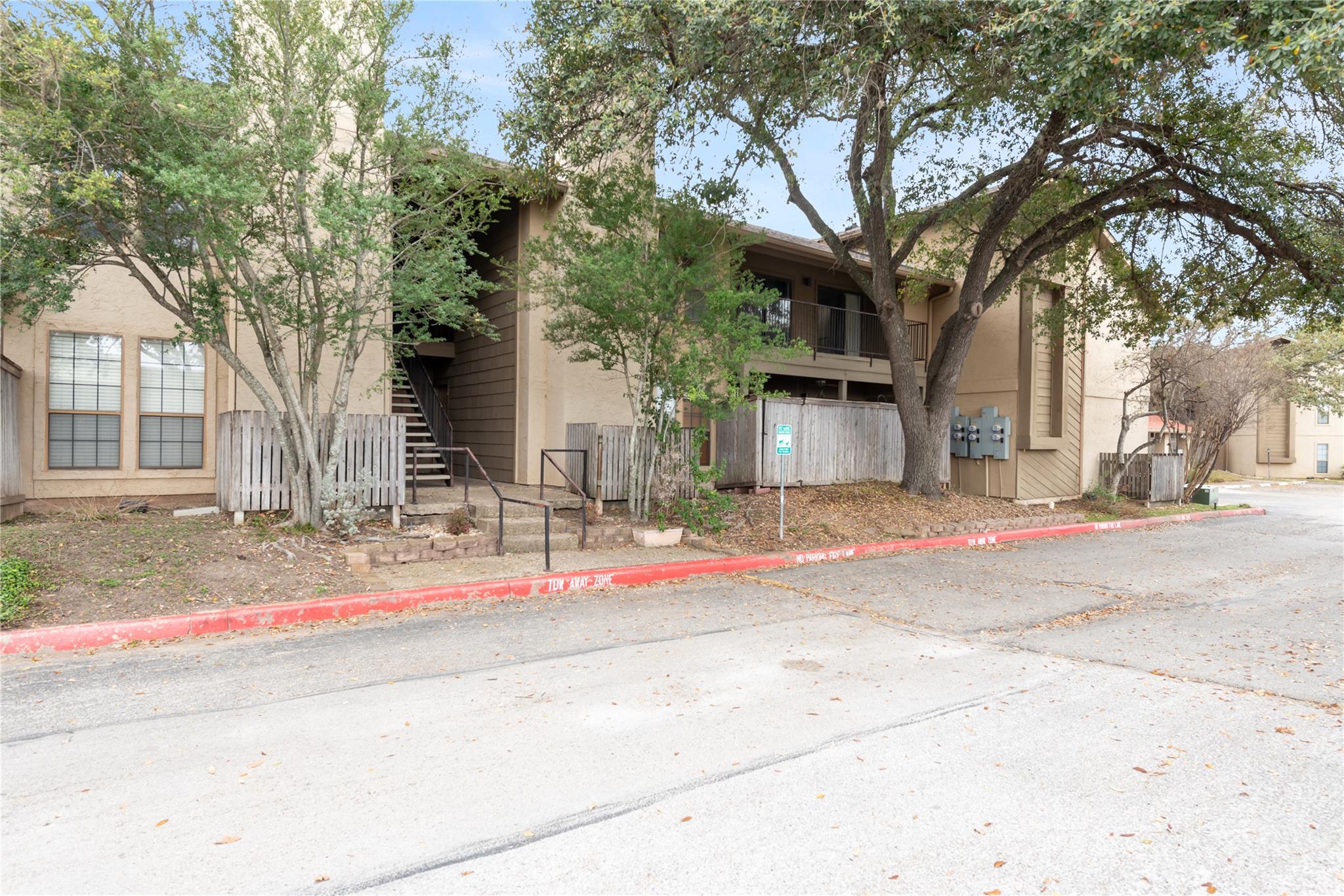 1202 Thorpe LN # 216