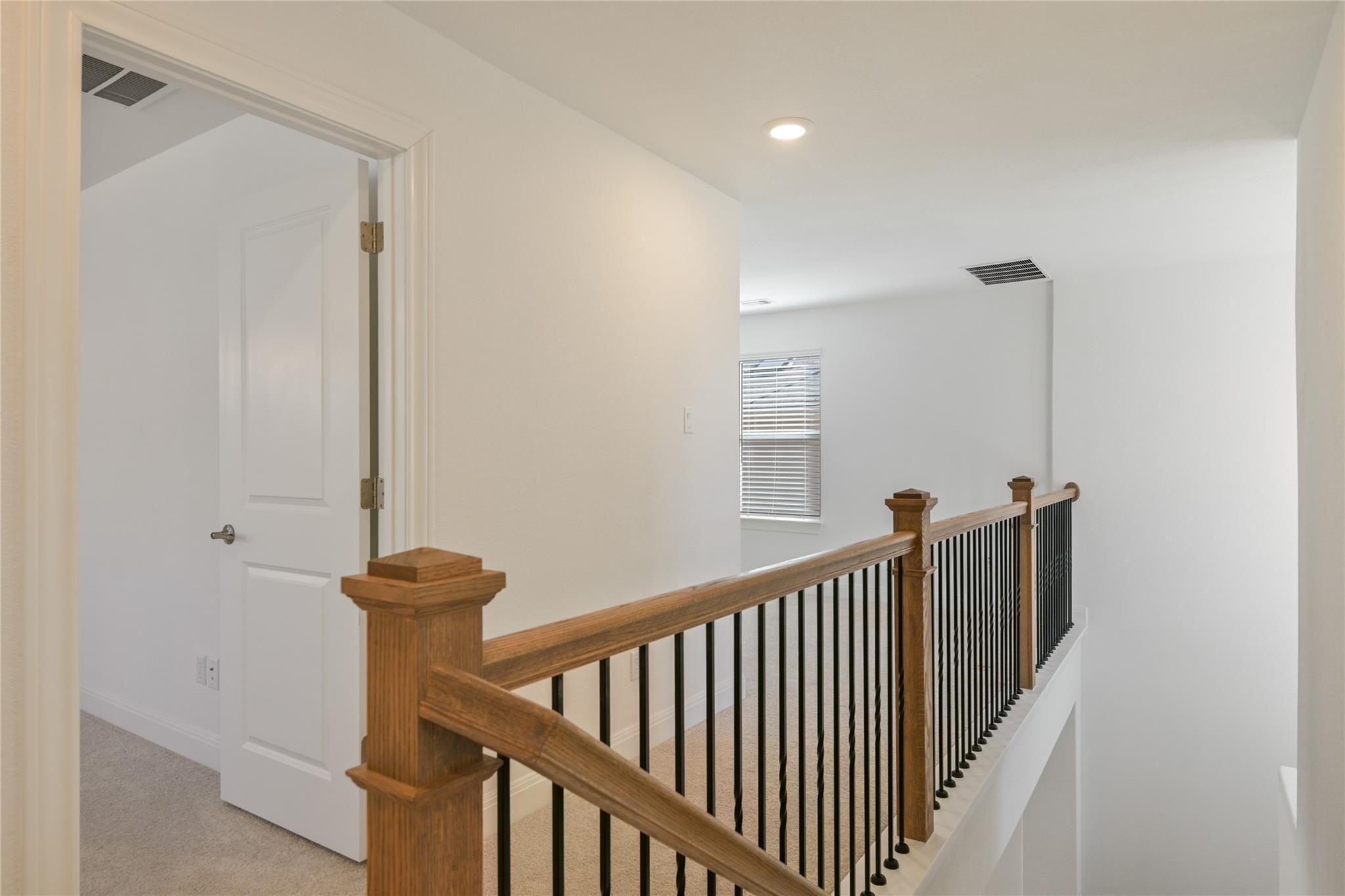 301 Harbors LN
