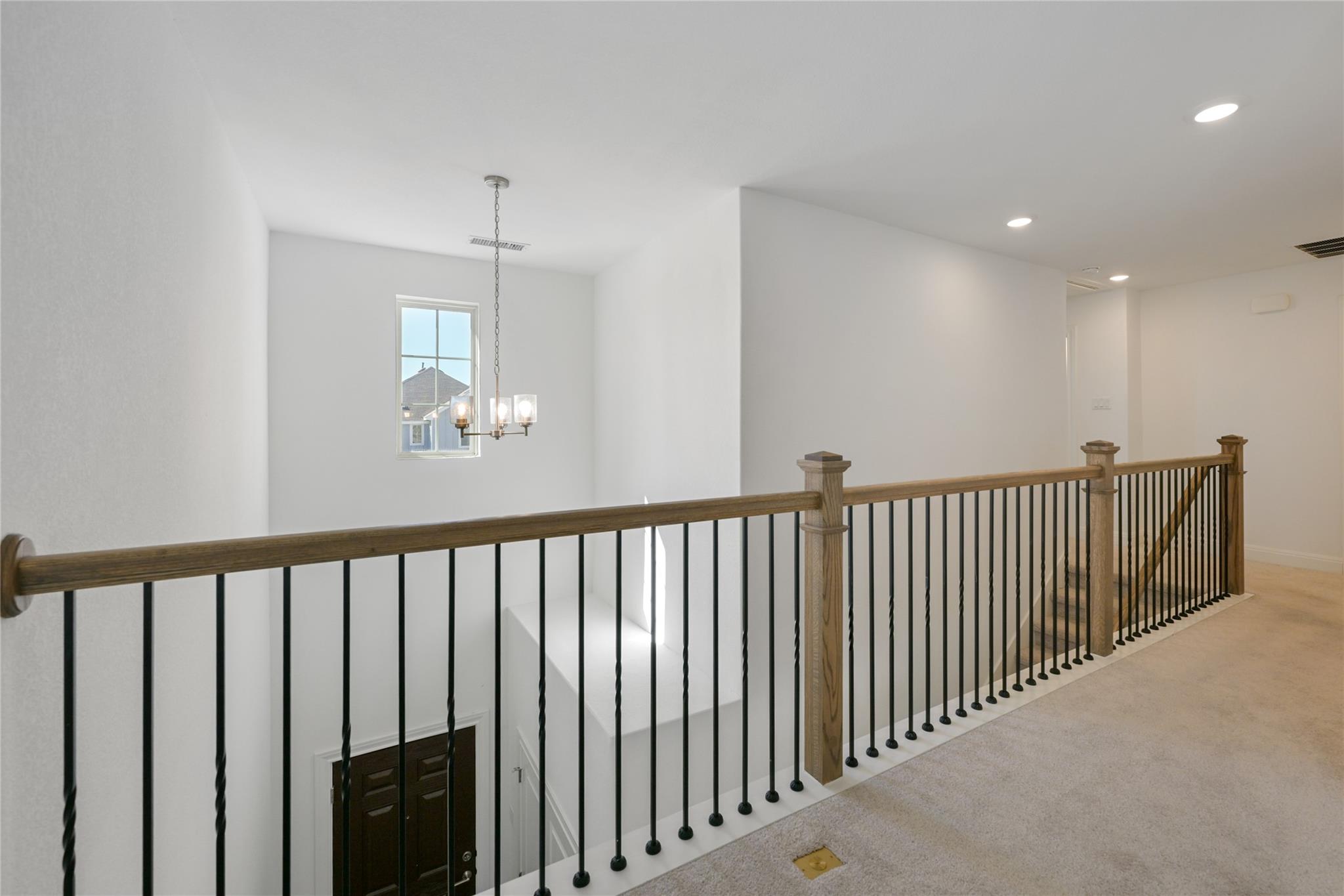 301 Harbors LN