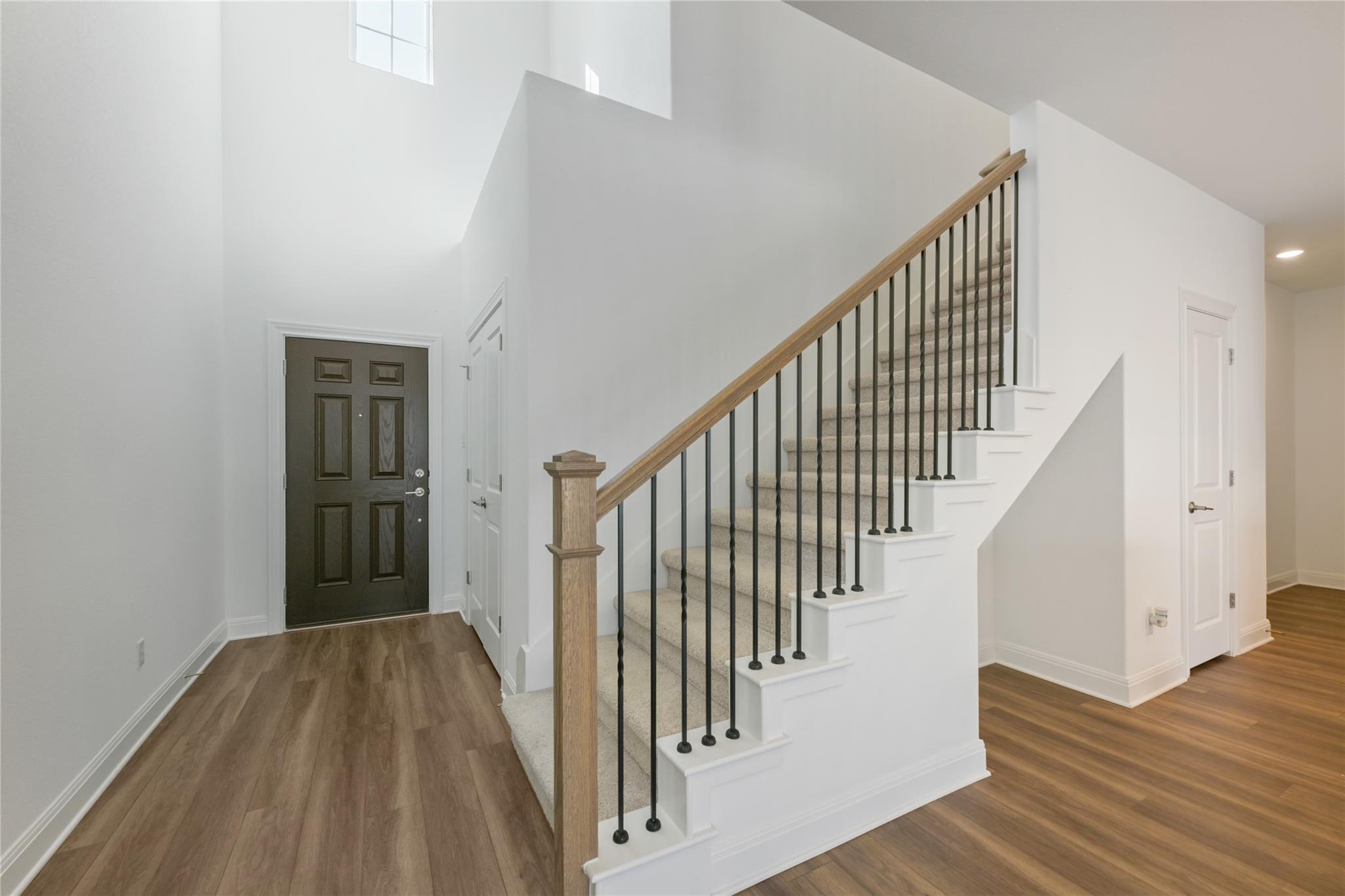 301 Harbors LN