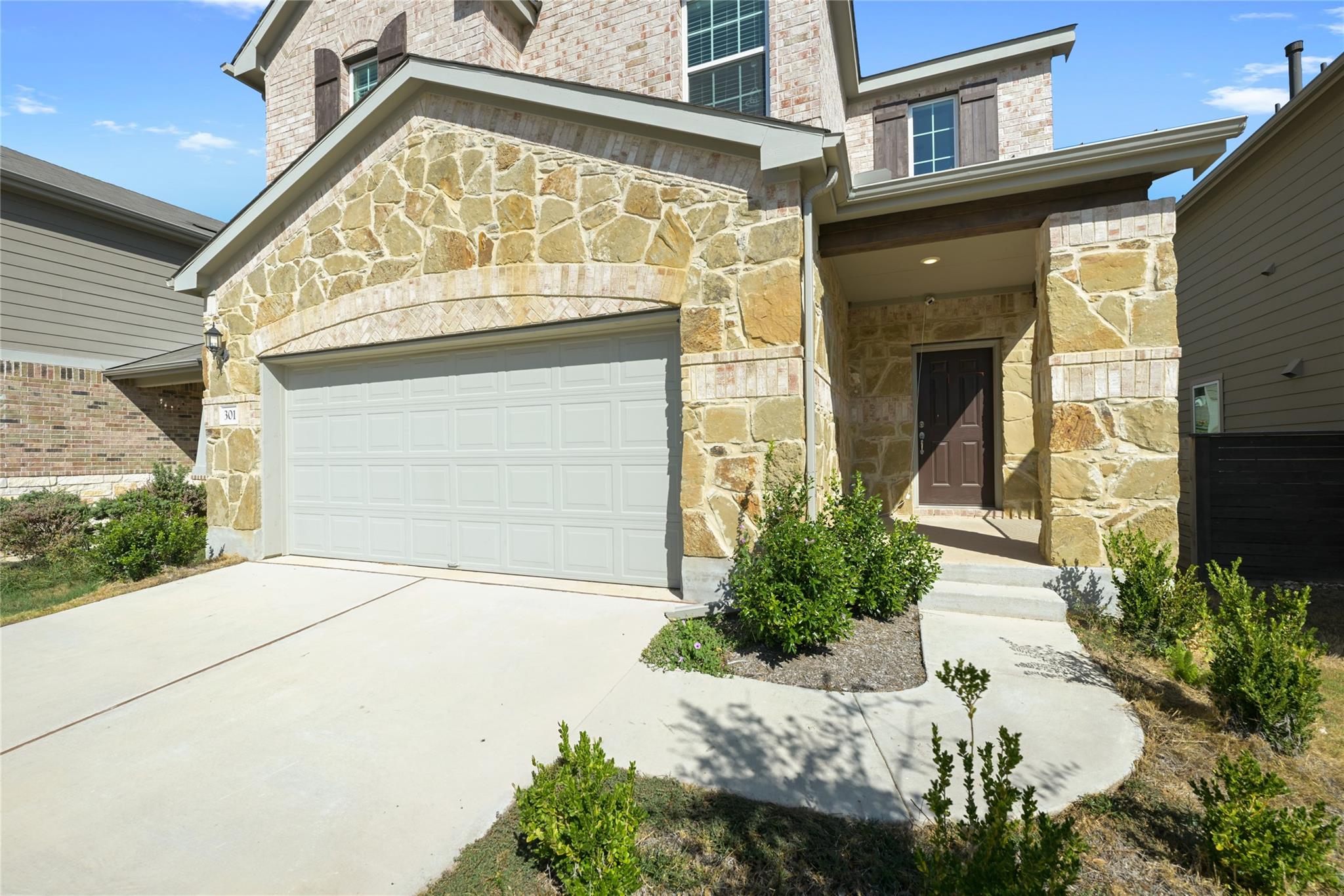 301 Harbors LN