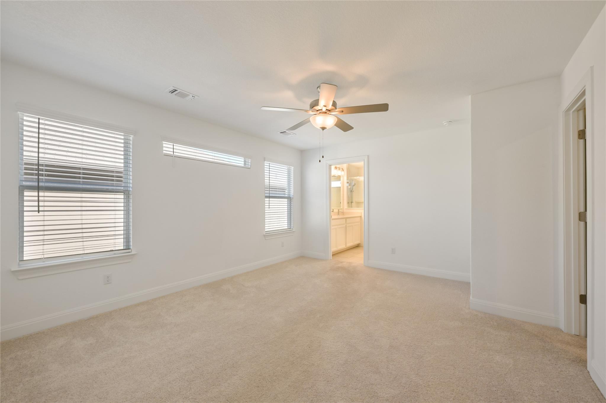 301 Harbors LN