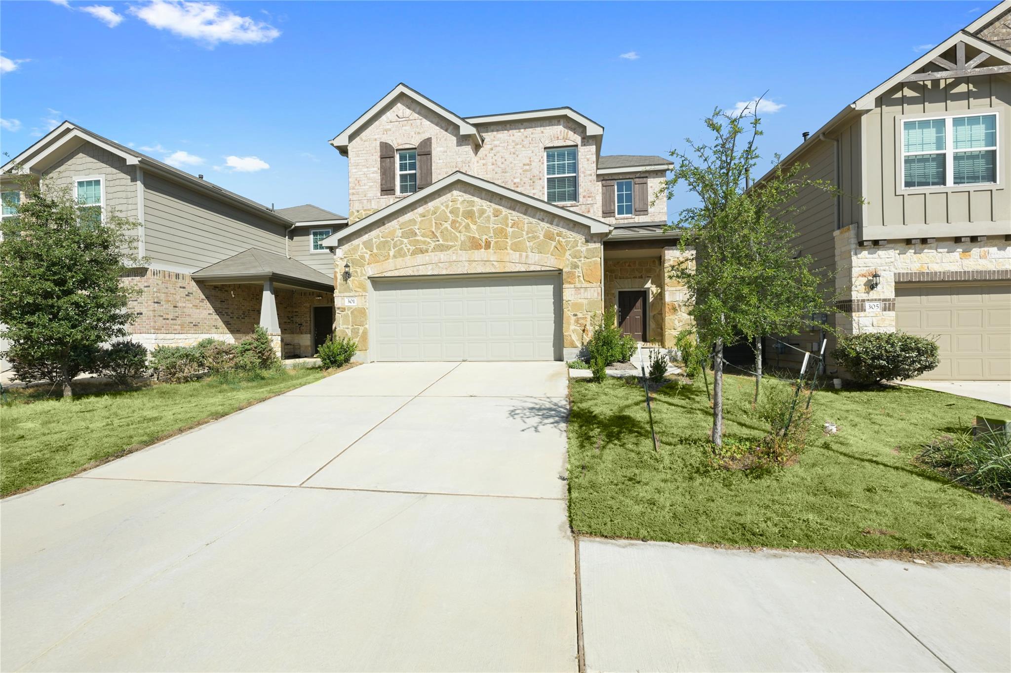 301 Harbors LN