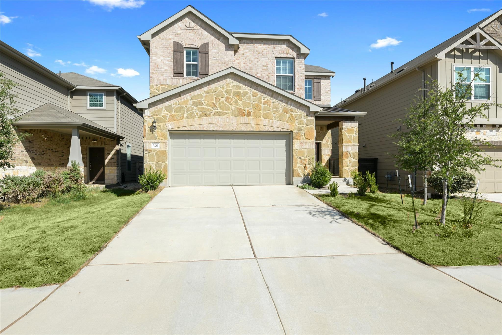 301 Harbors LN