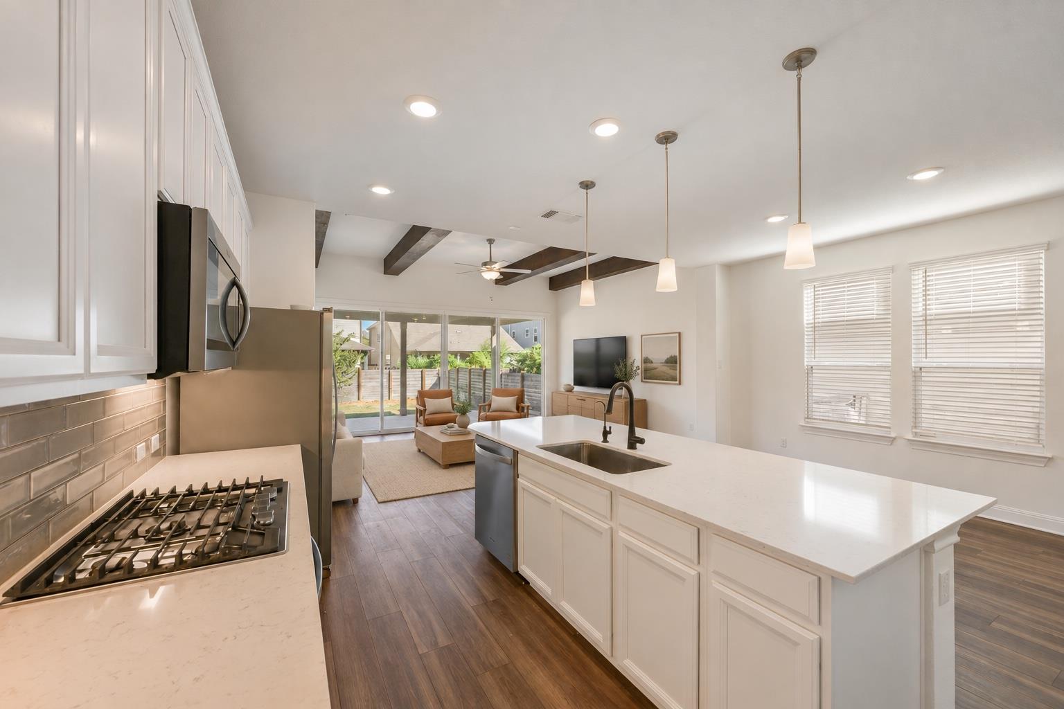 301 Harbors LN