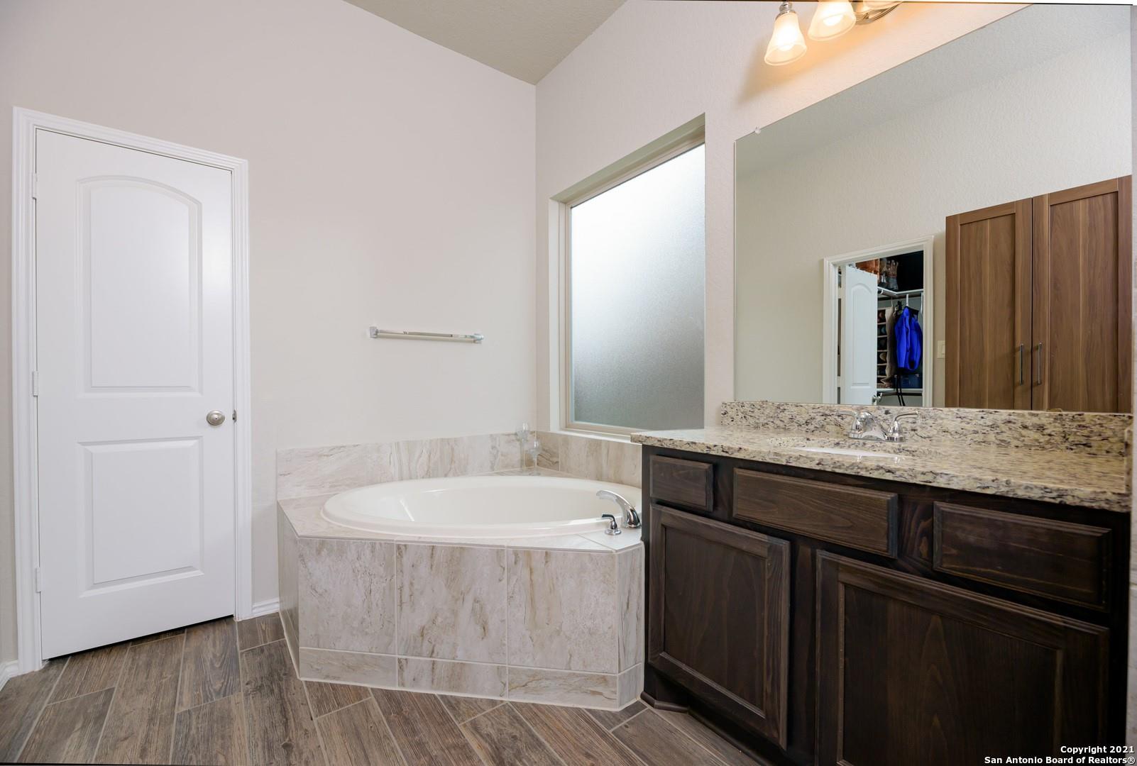 2032 Glen Hollow HOLW