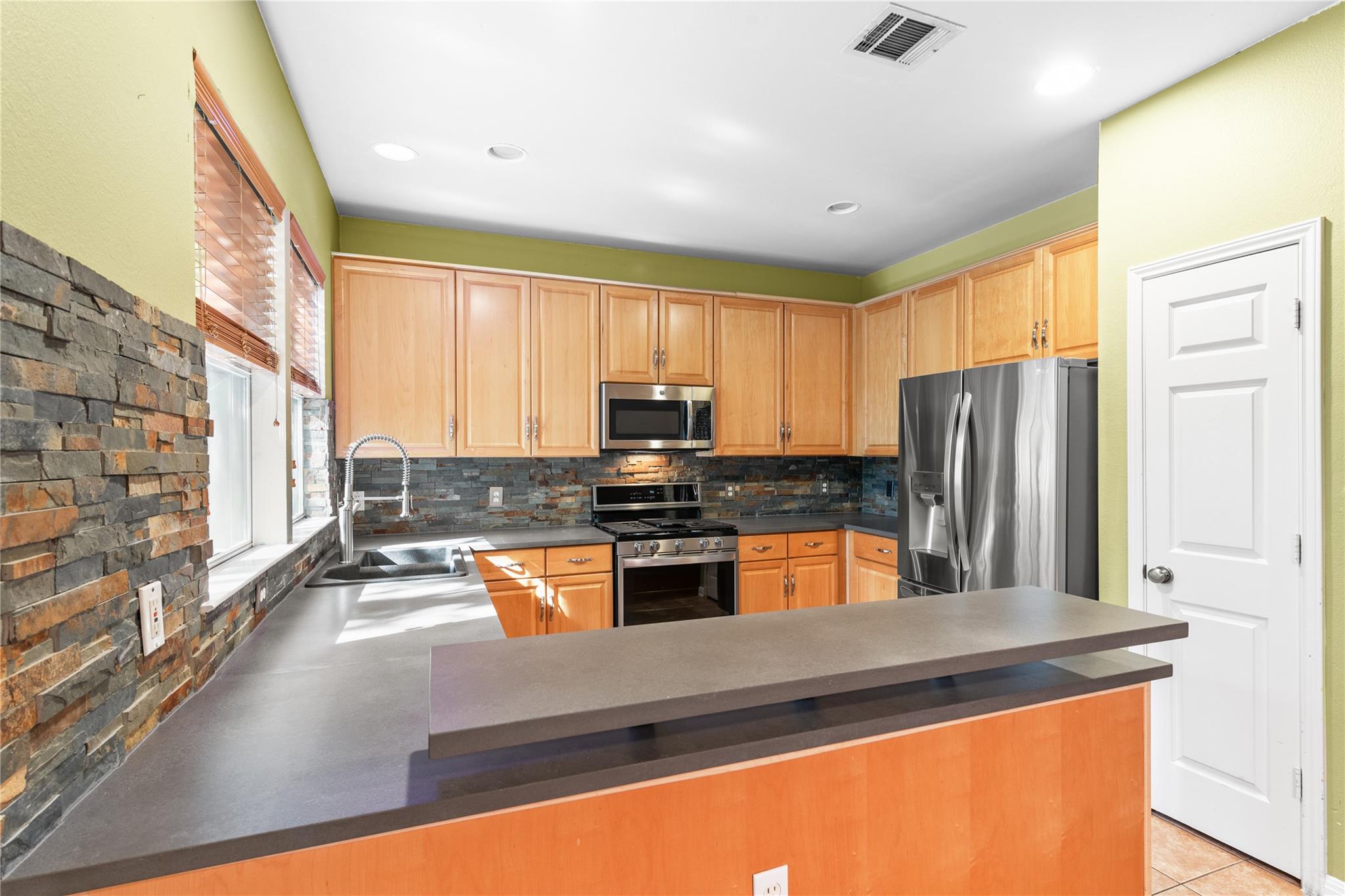 1011 Brodie ST # 6
