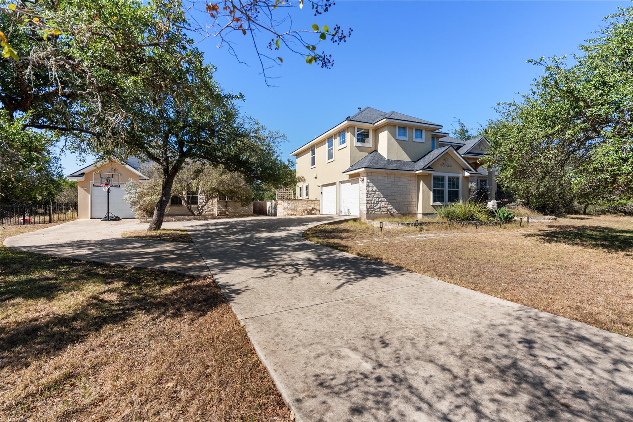 1021 Canna Lily CIR