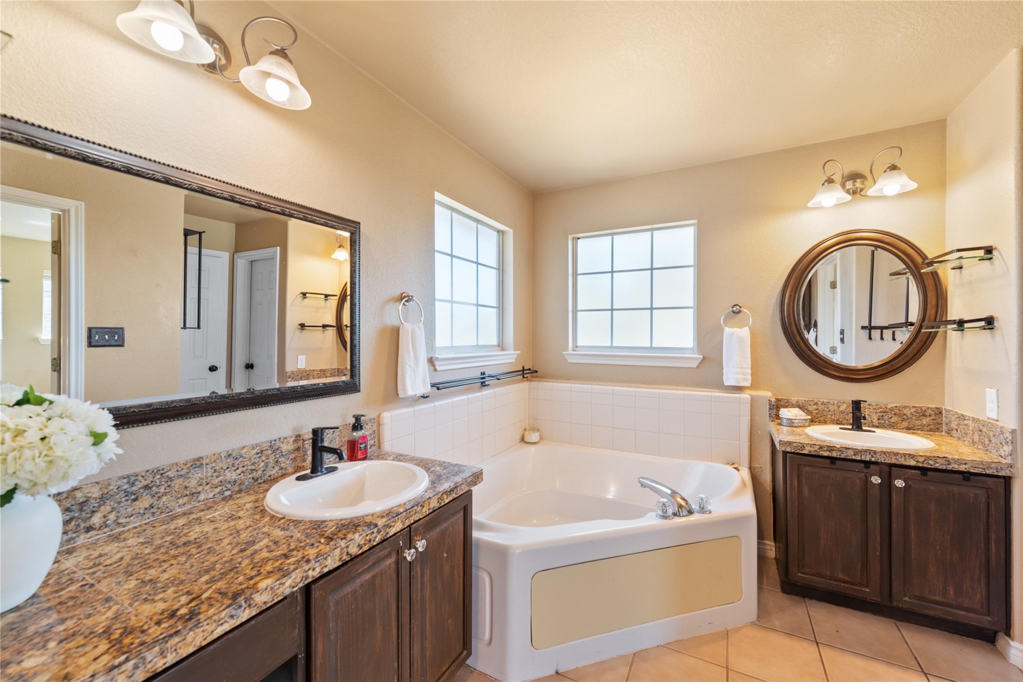1021 Canna Lily CIR
