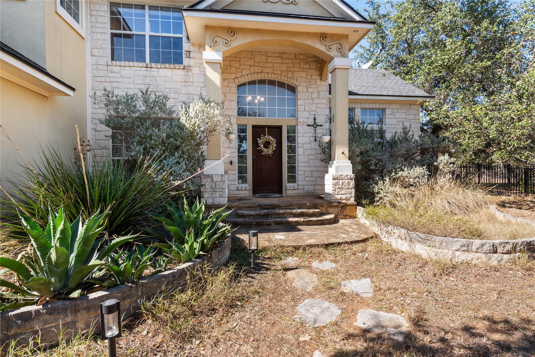 1021 Canna Lily CIR