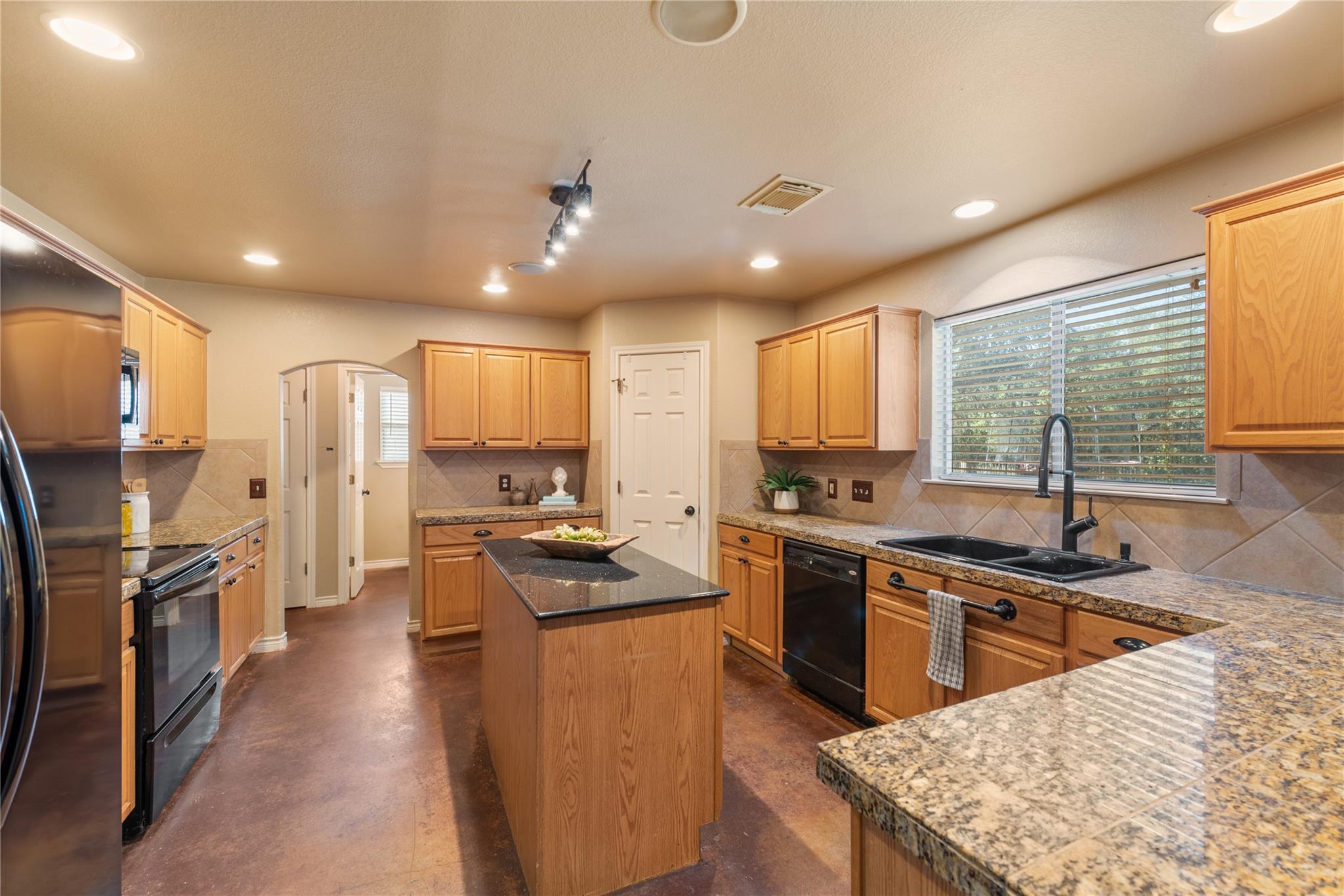 1021 Canna Lily CIR