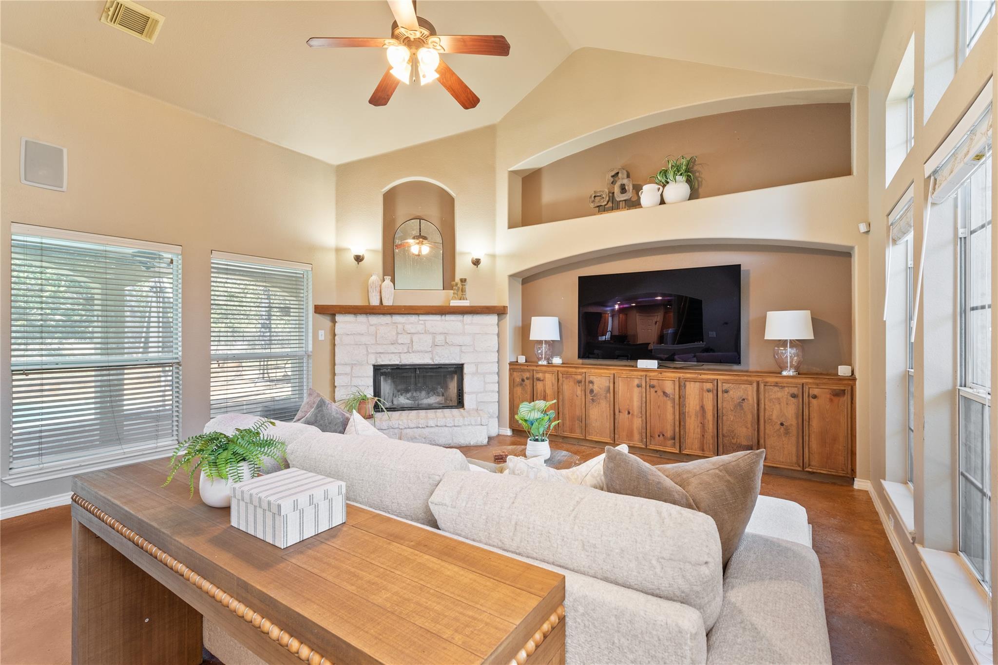 1021 Canna Lily CIR