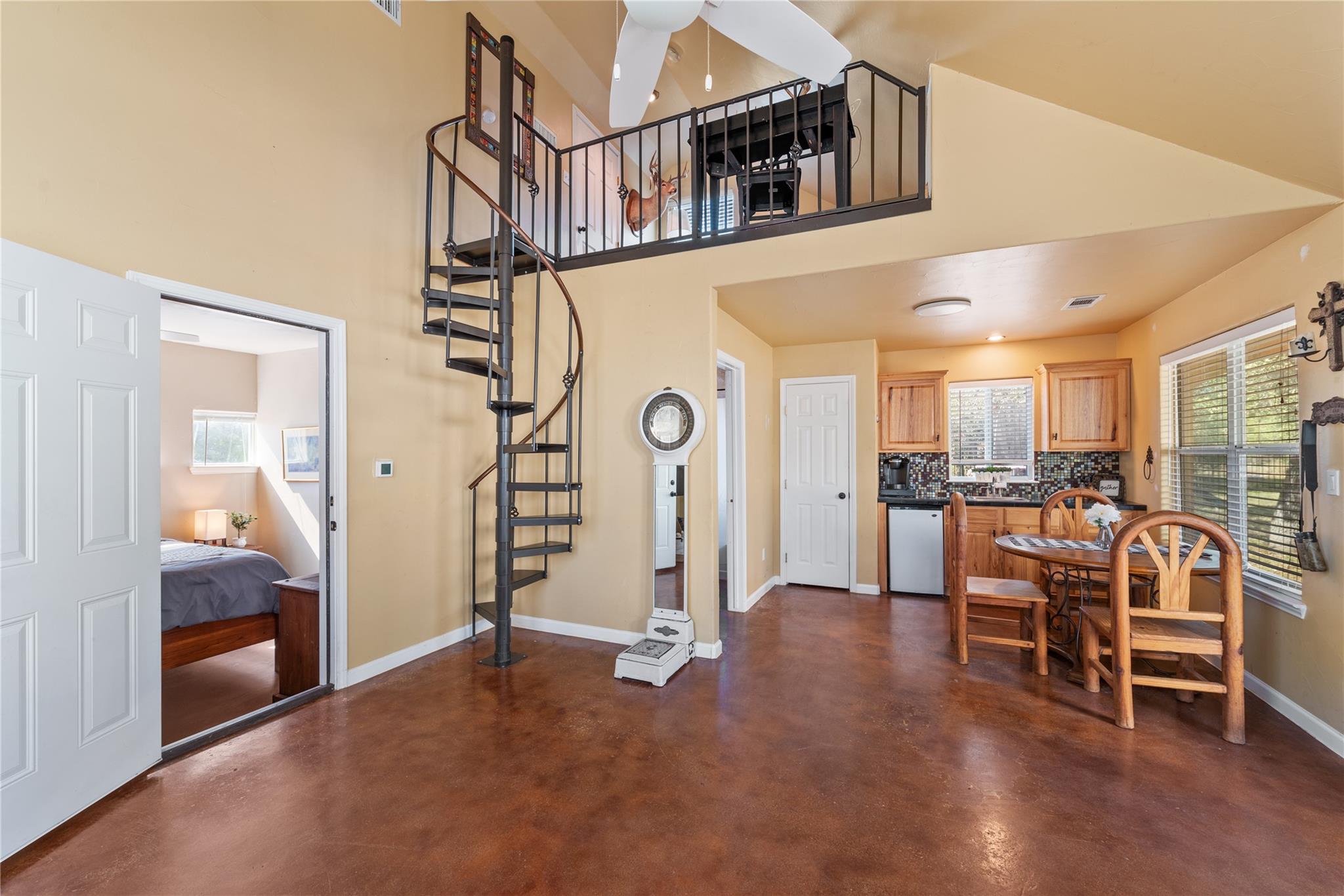1021 Canna Lily CIR