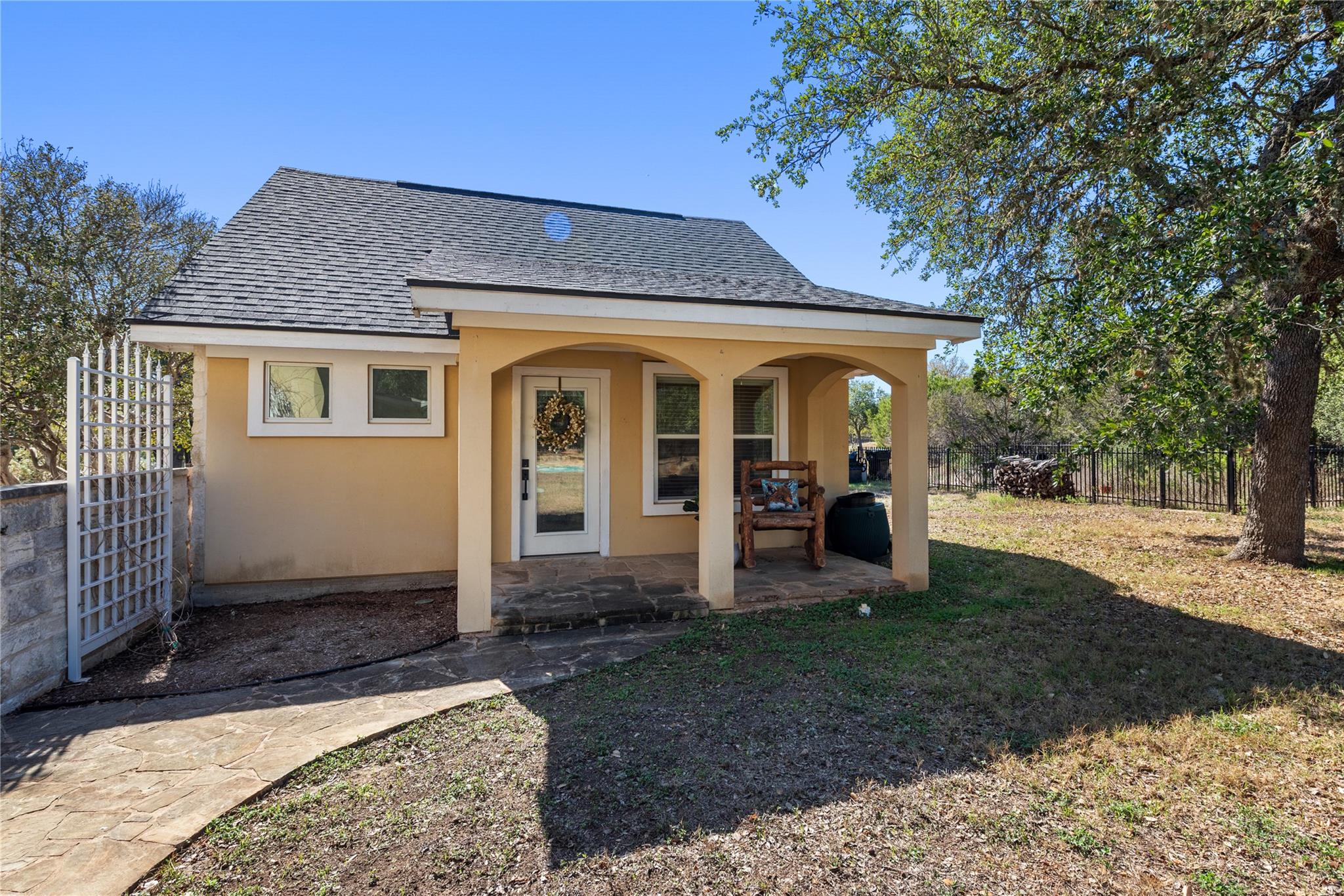 1021 Canna Lily CIR