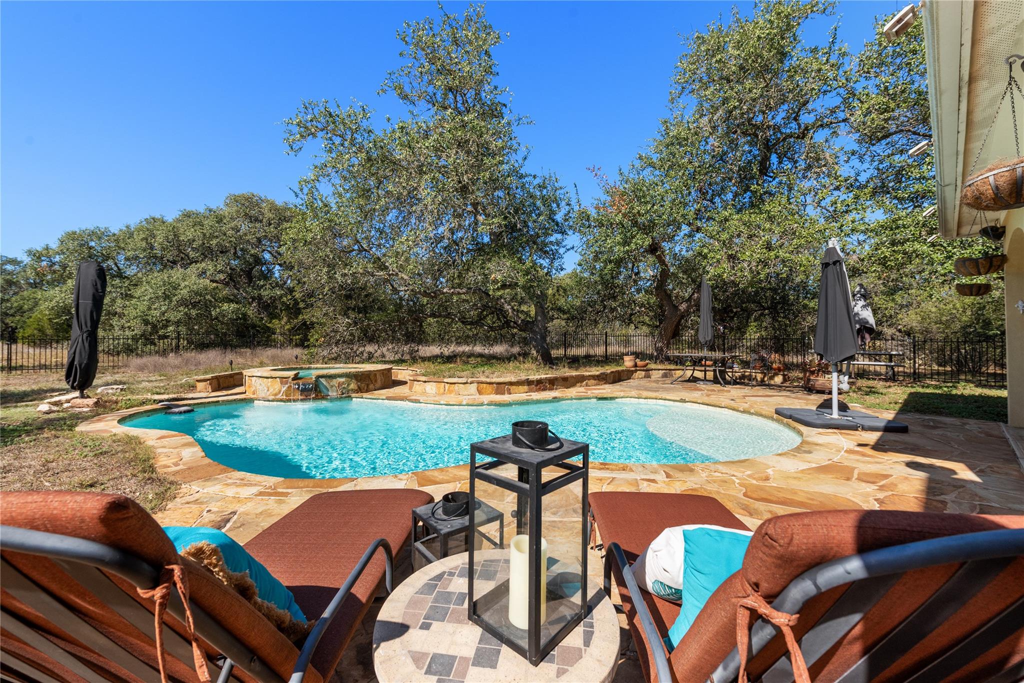 1021 Canna Lily CIR