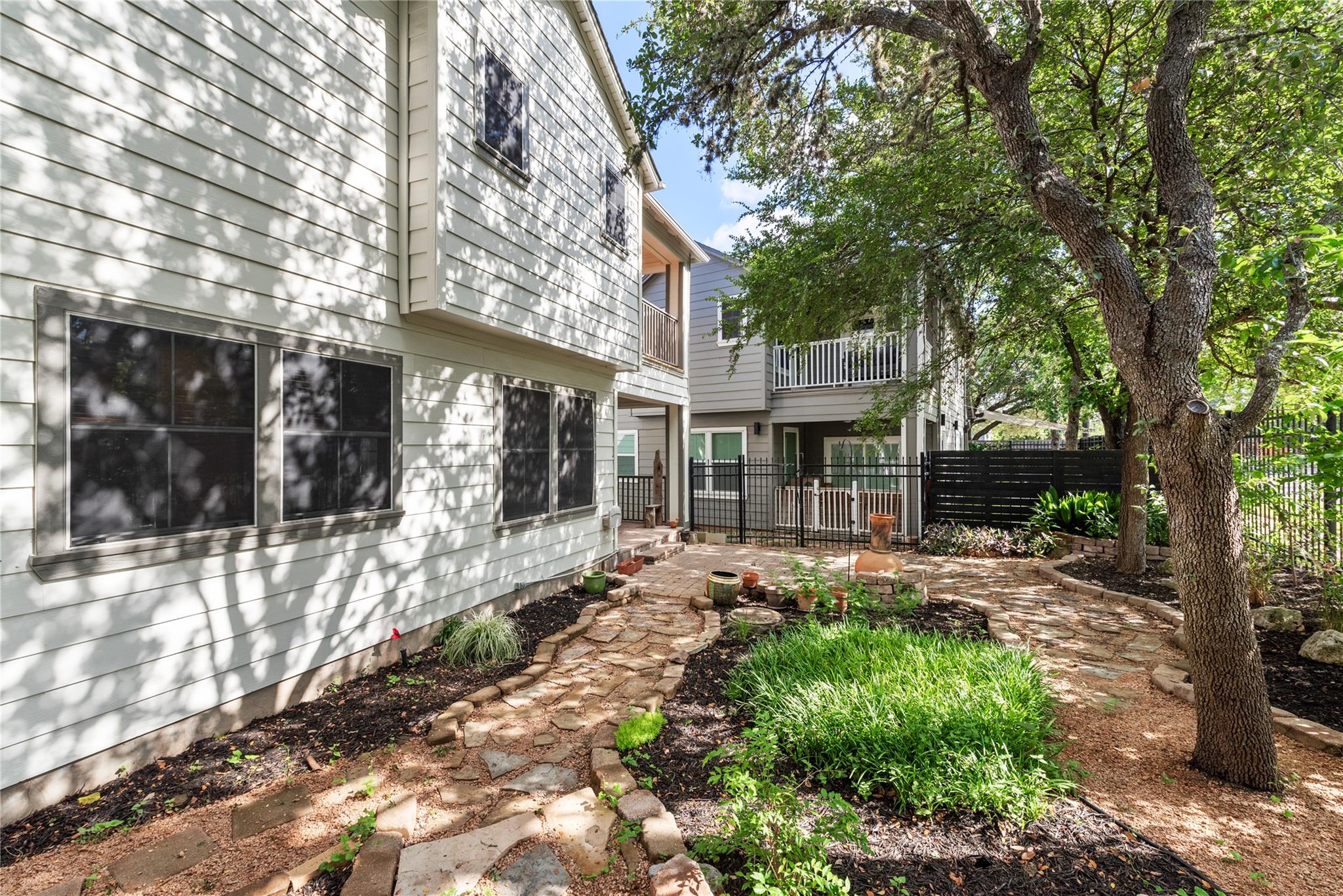 1011 Brodie ST # 6