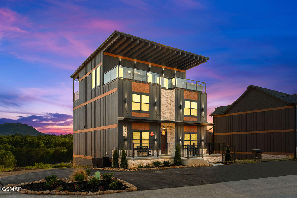 633 Summer Valley Way Unit: 9R-8