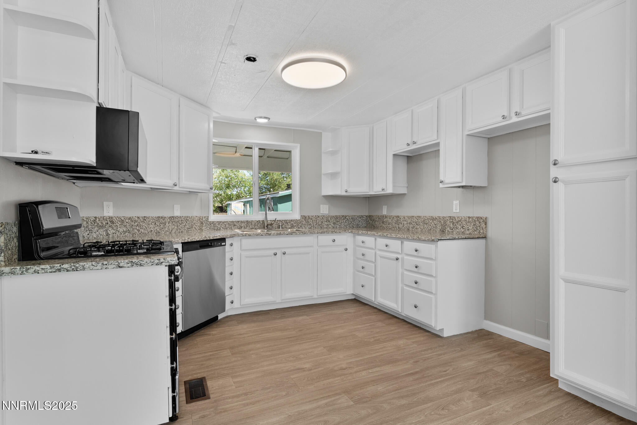 5025 Bobolink Circle