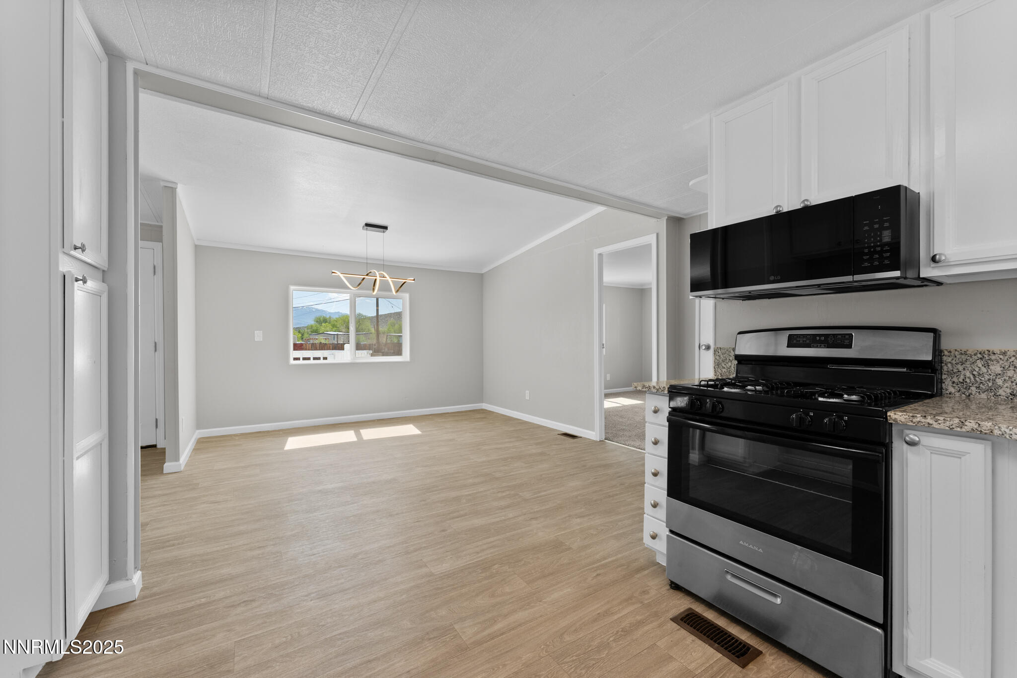 5025 Bobolink Circle