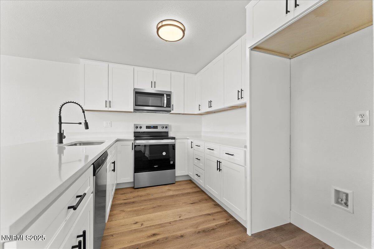 1075 Hartford Court