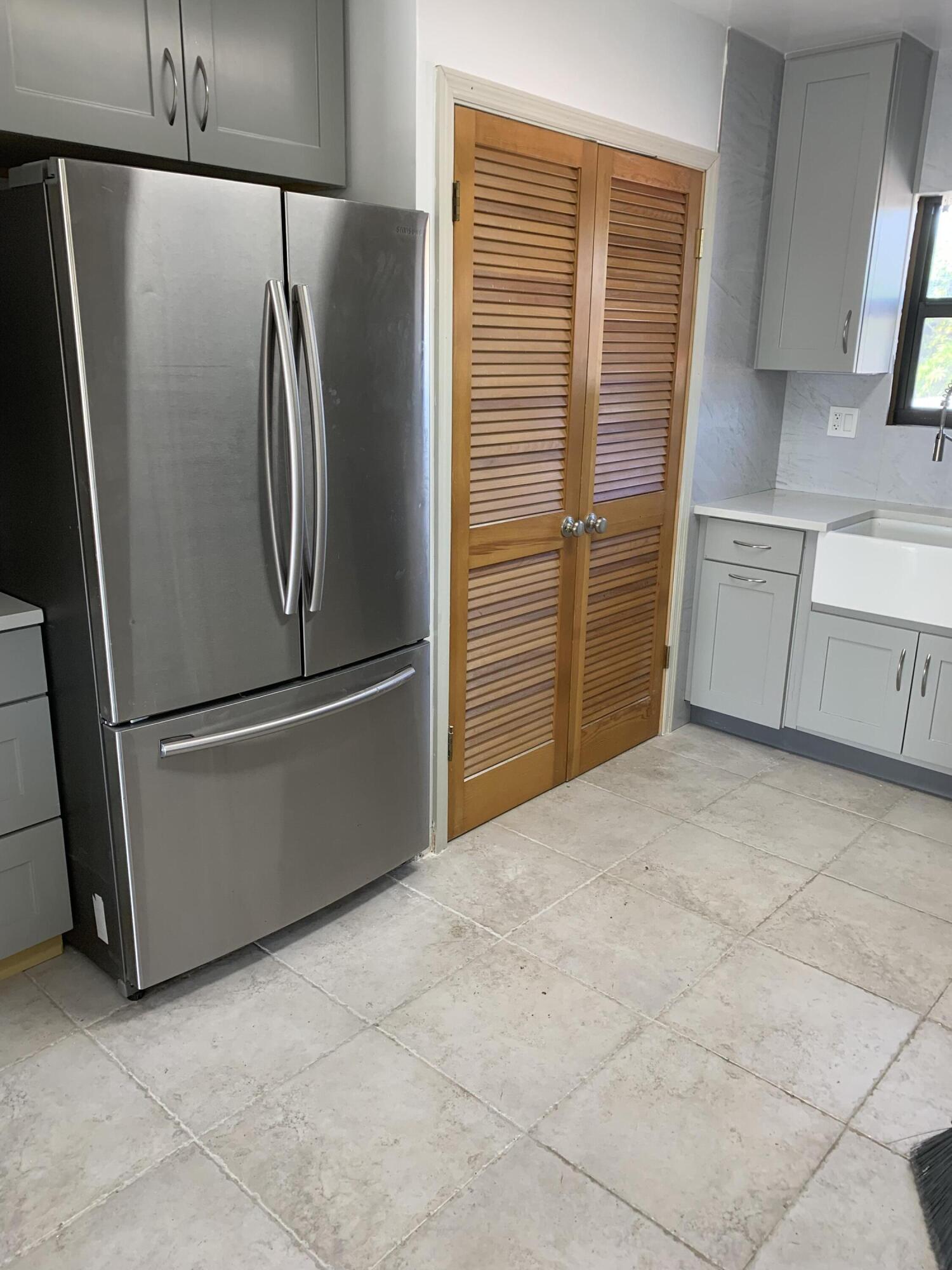 808 E Coast Avenue 808-878