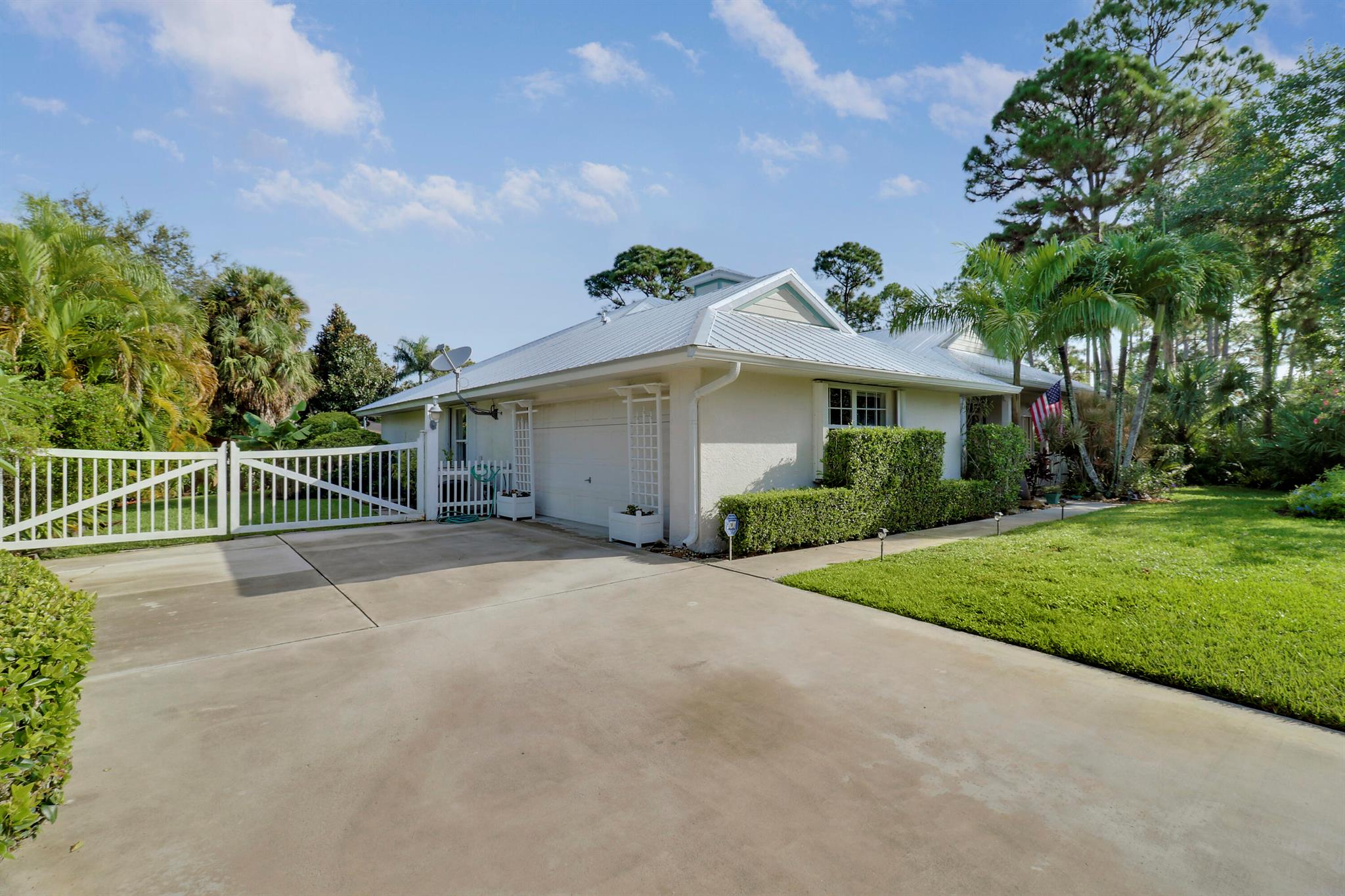 1071 SW Blue Water Way