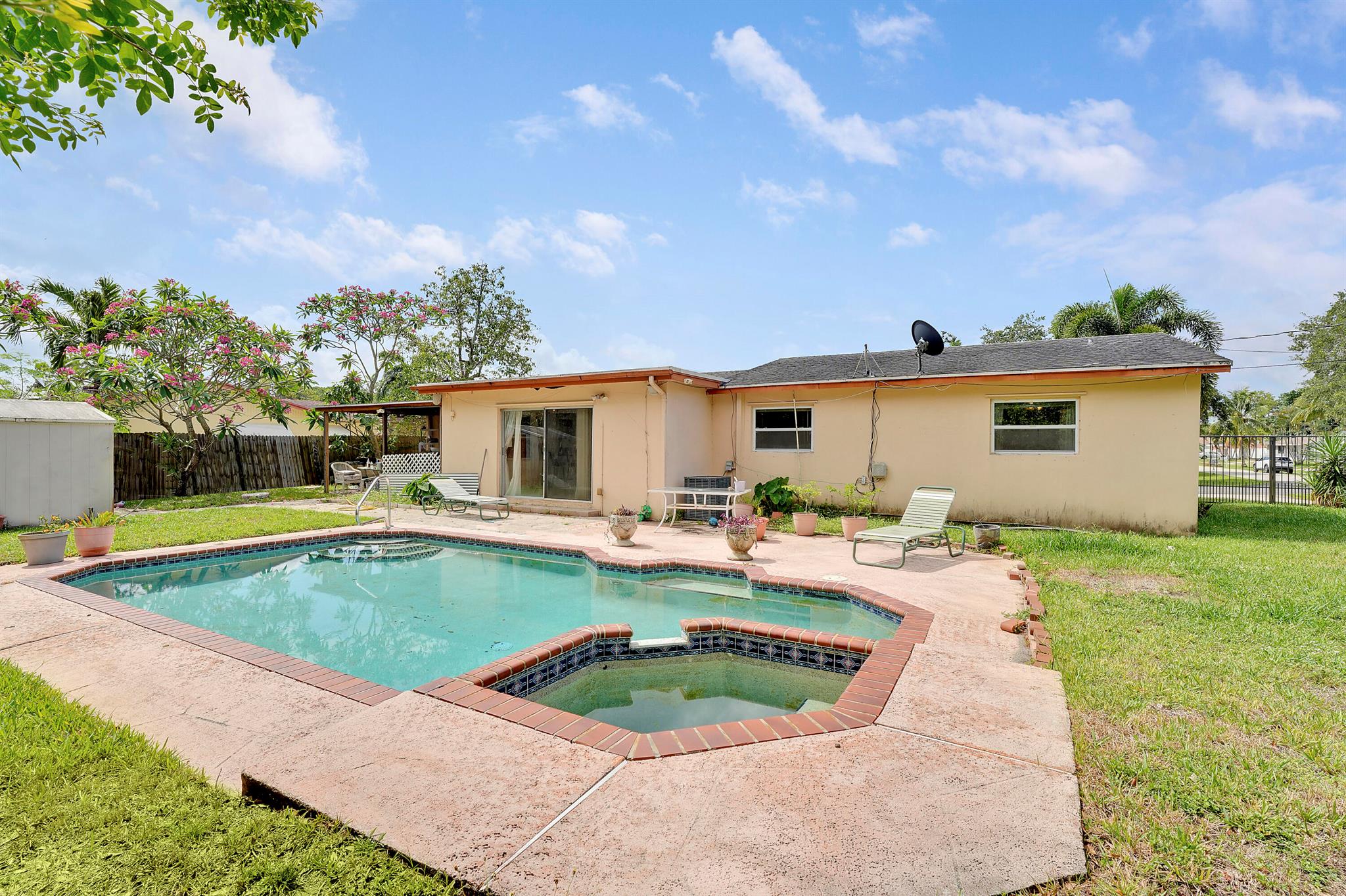 4711 N Palma Circle