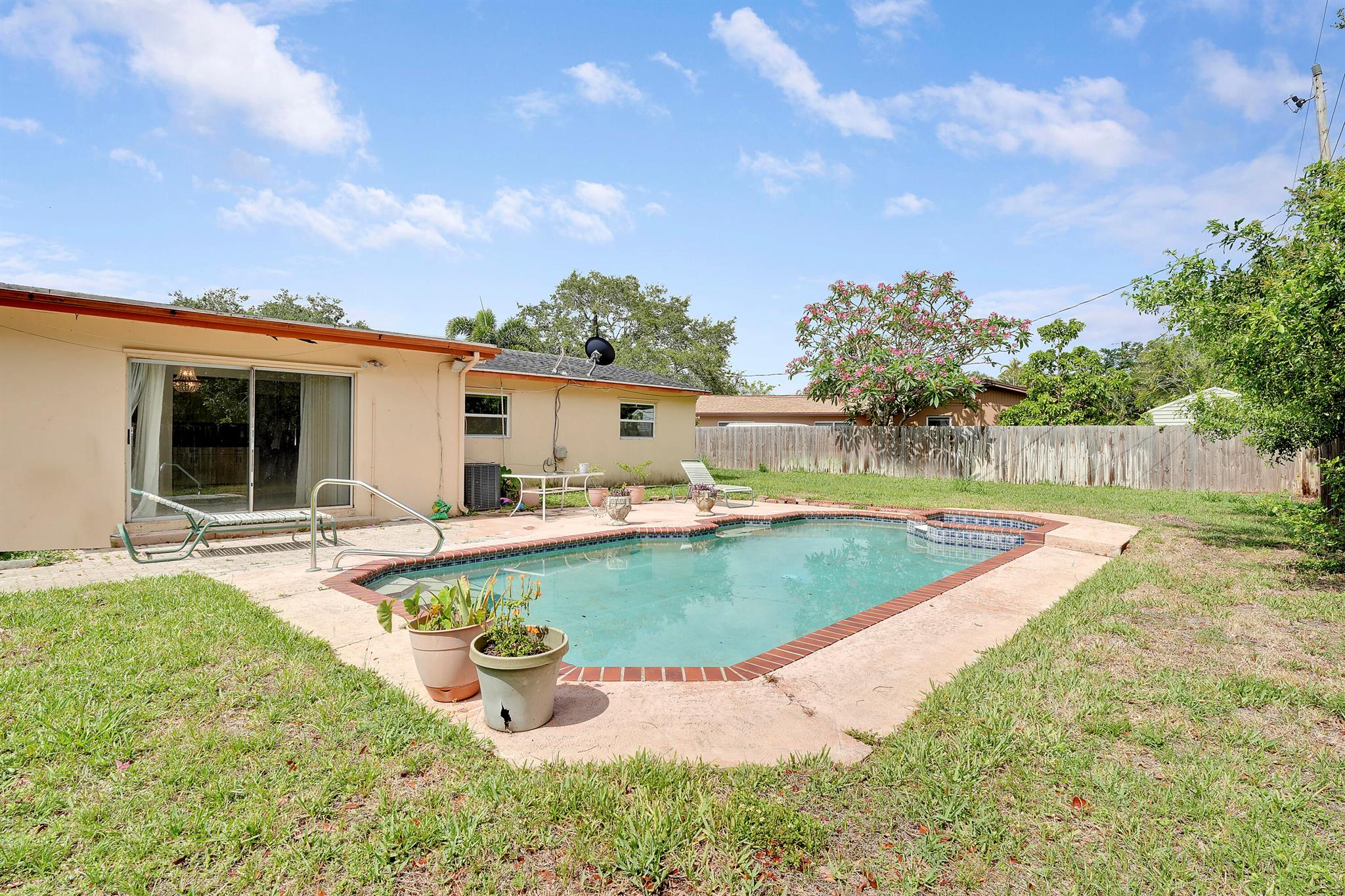 4711 N Palma Circle