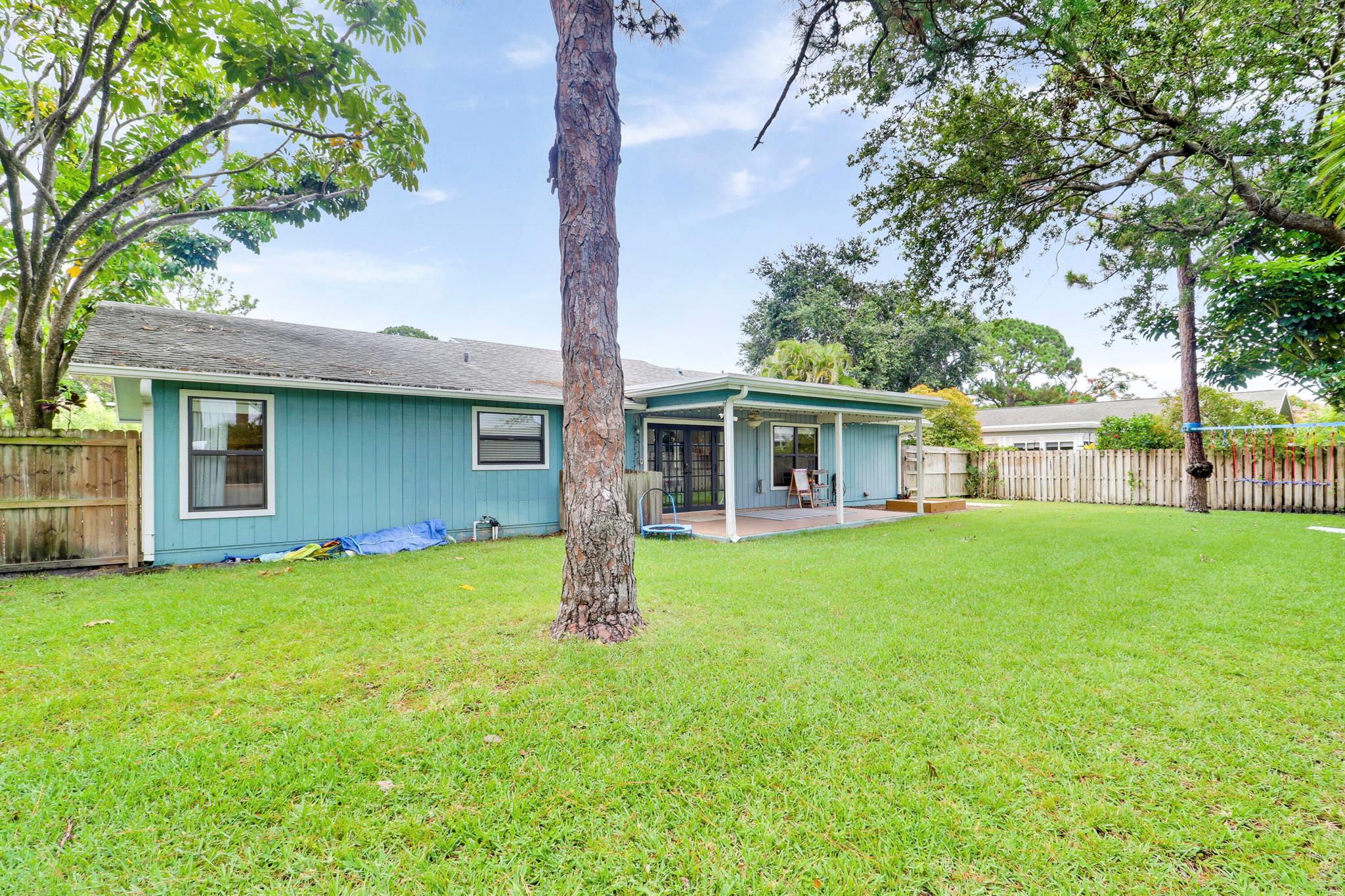 902 Oak Circle