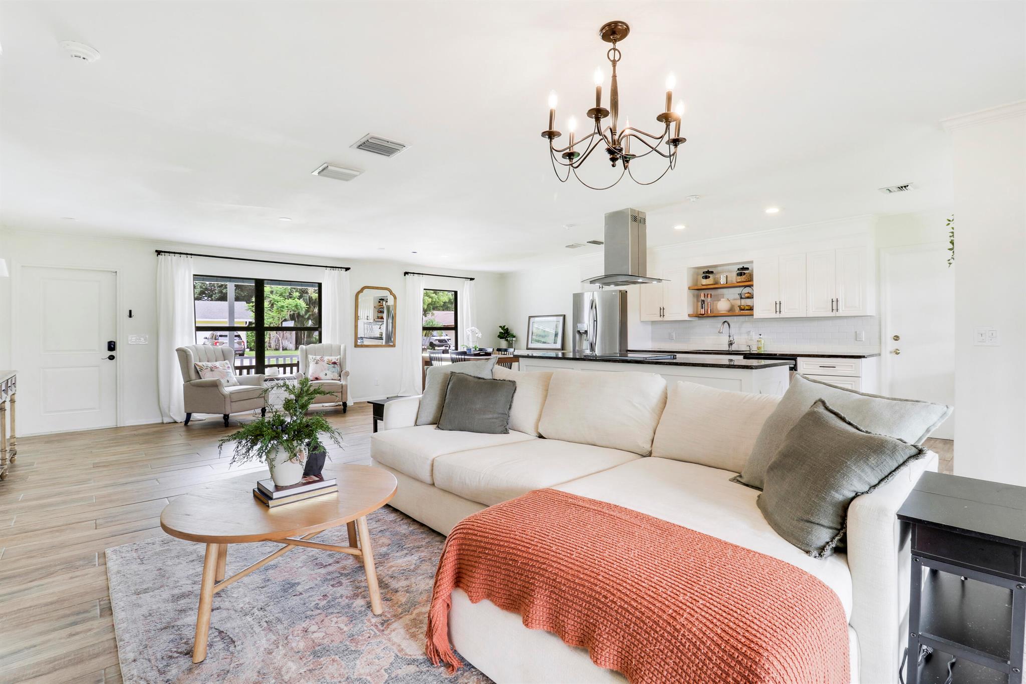 902 Oak Circle