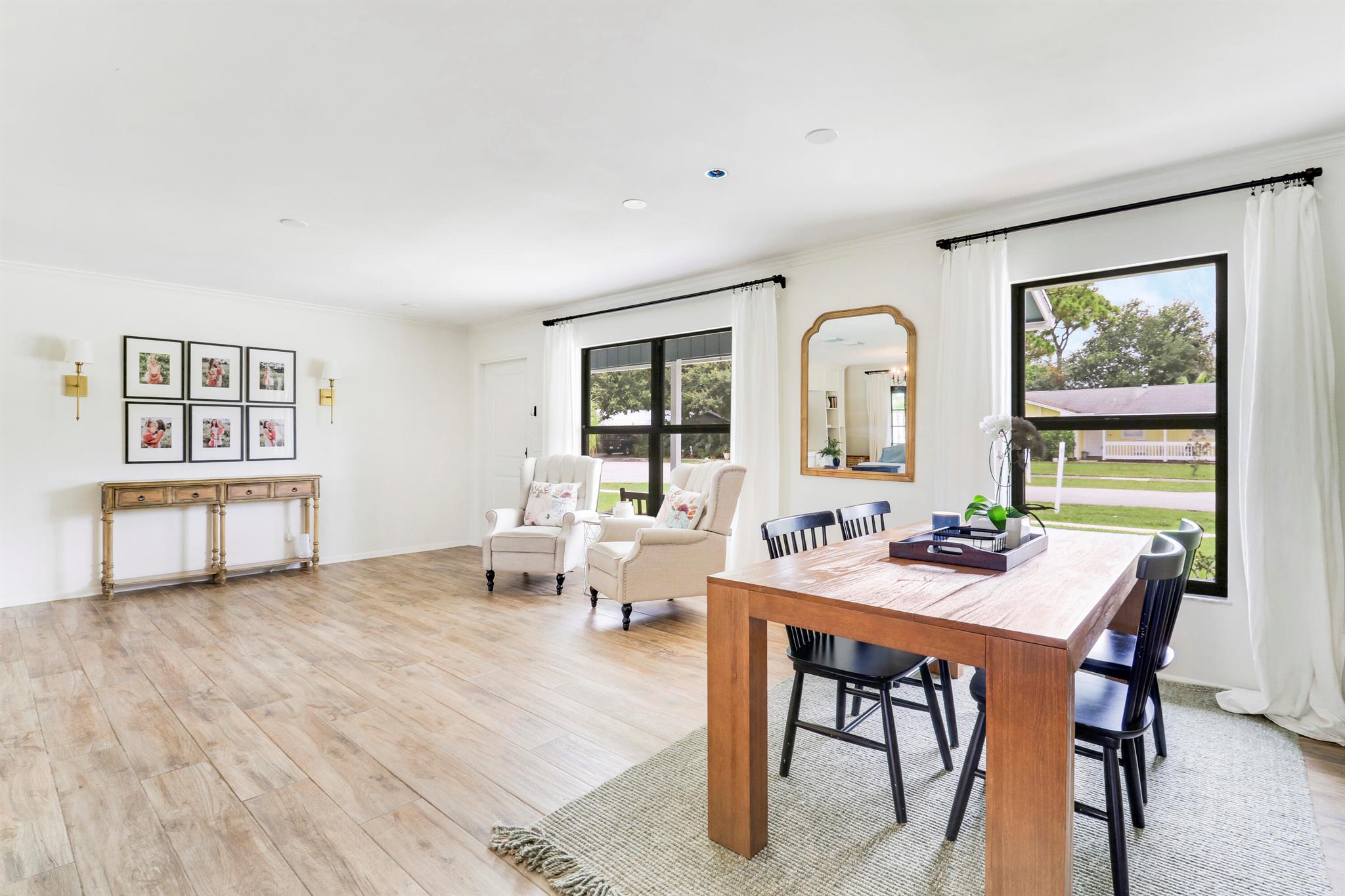 902 Oak Circle