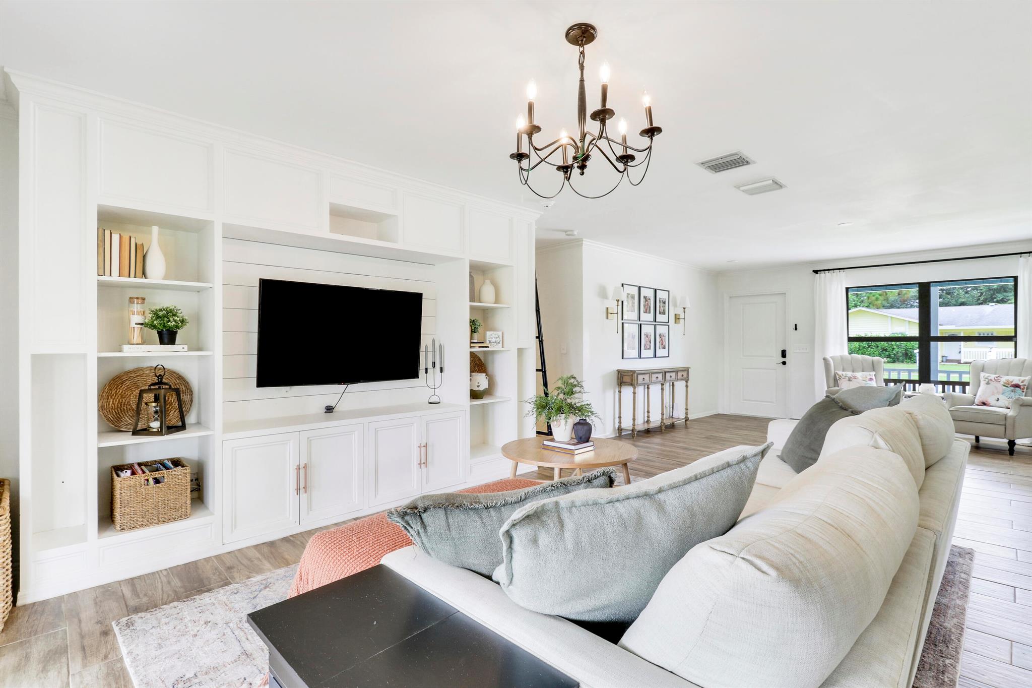 902 Oak Circle