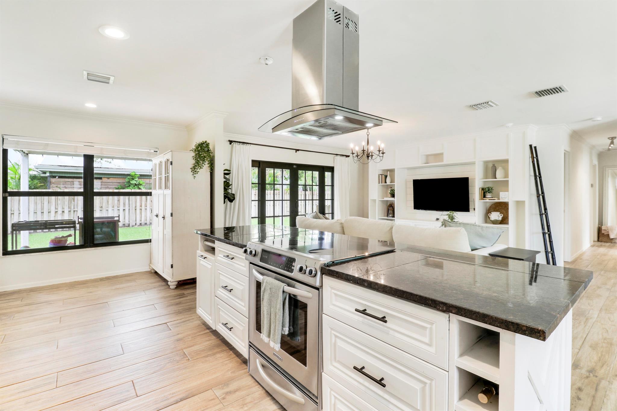902 Oak Circle
