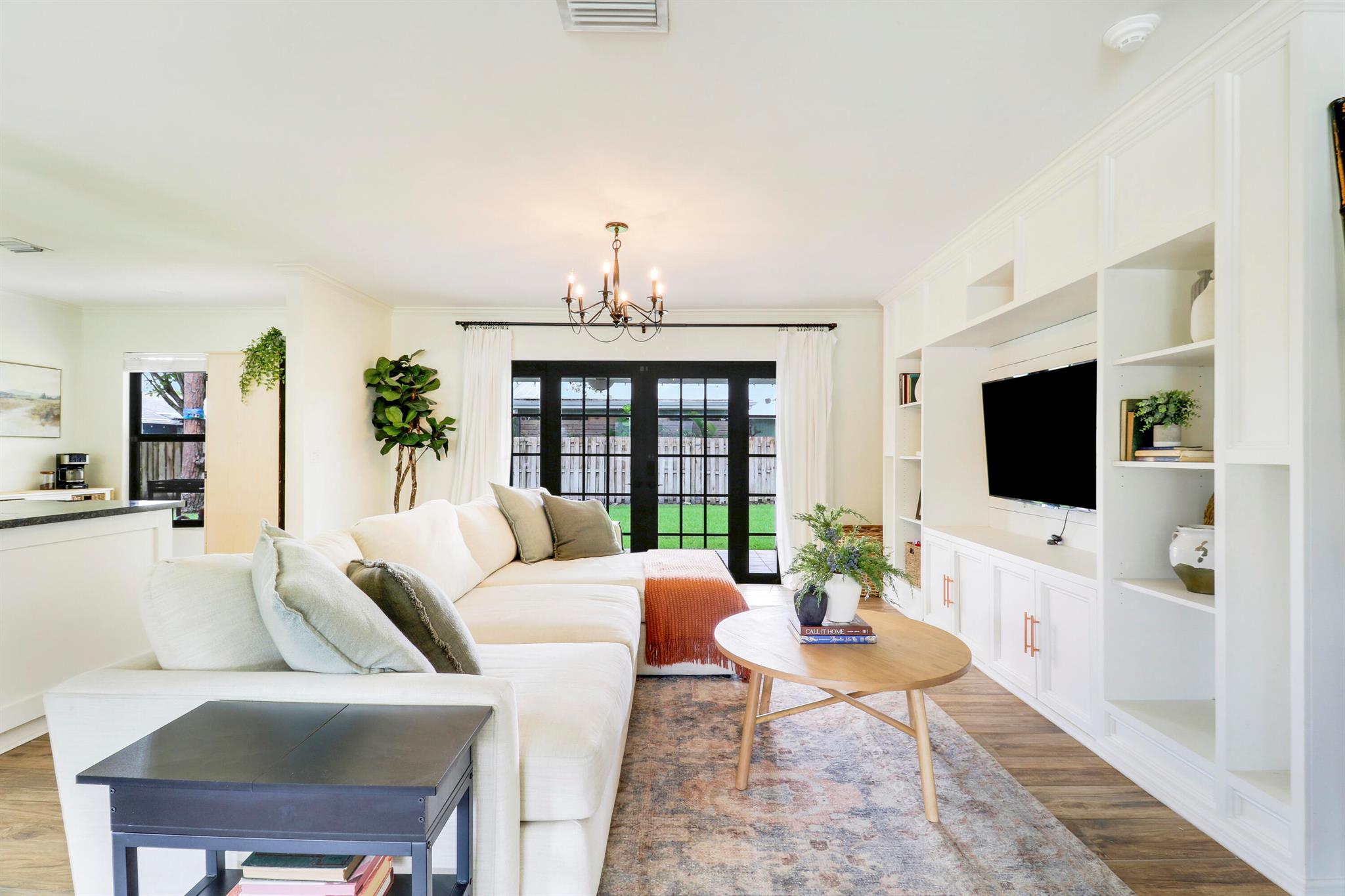 902 Oak Circle