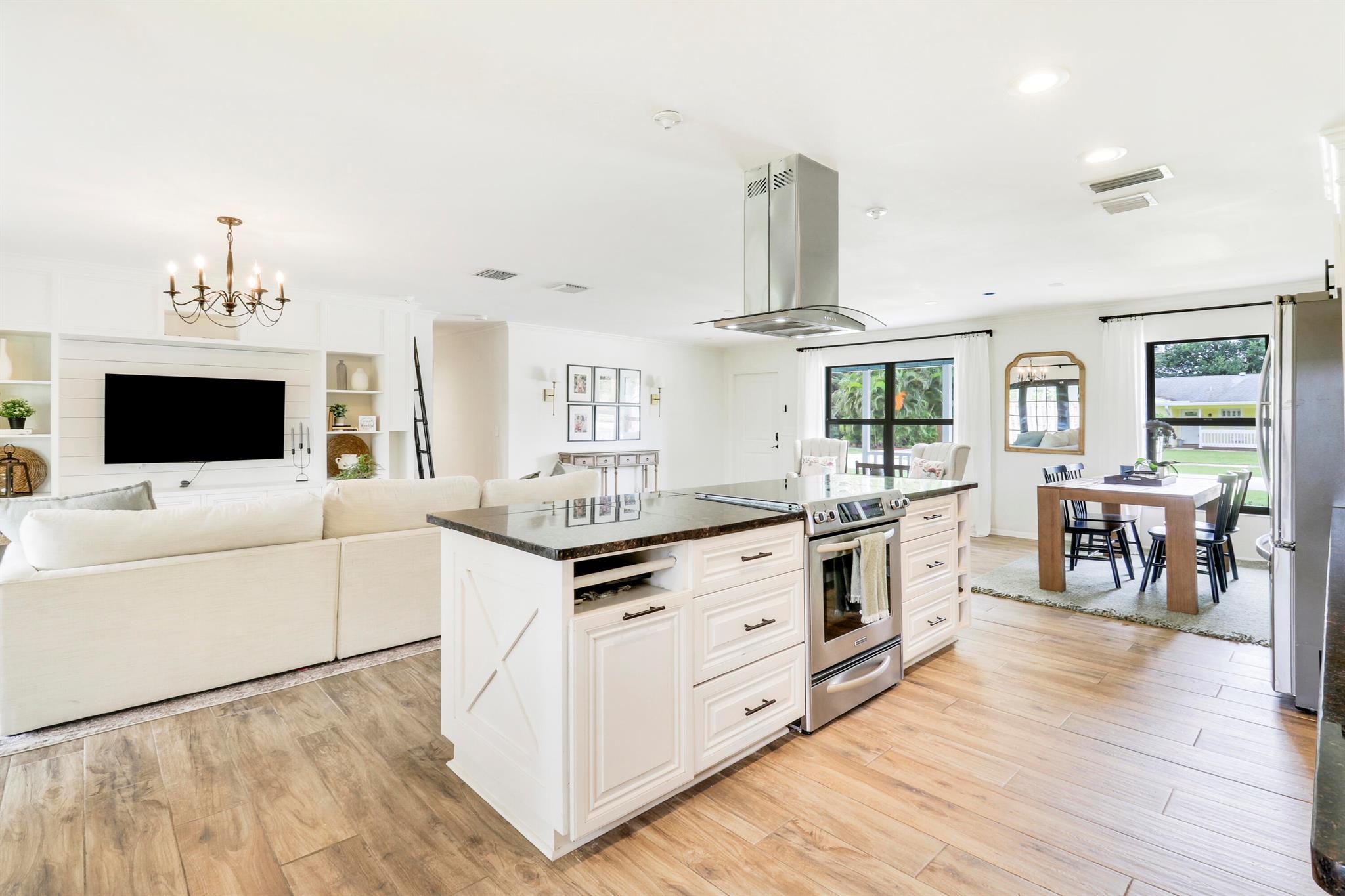 902 Oak Circle